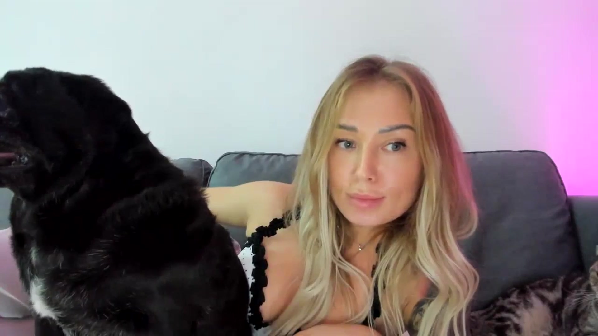 Gallery image thumbnail from AAA_Yas's myfreecams stream on, 10/25/2023, 24:00 image 10 of 20