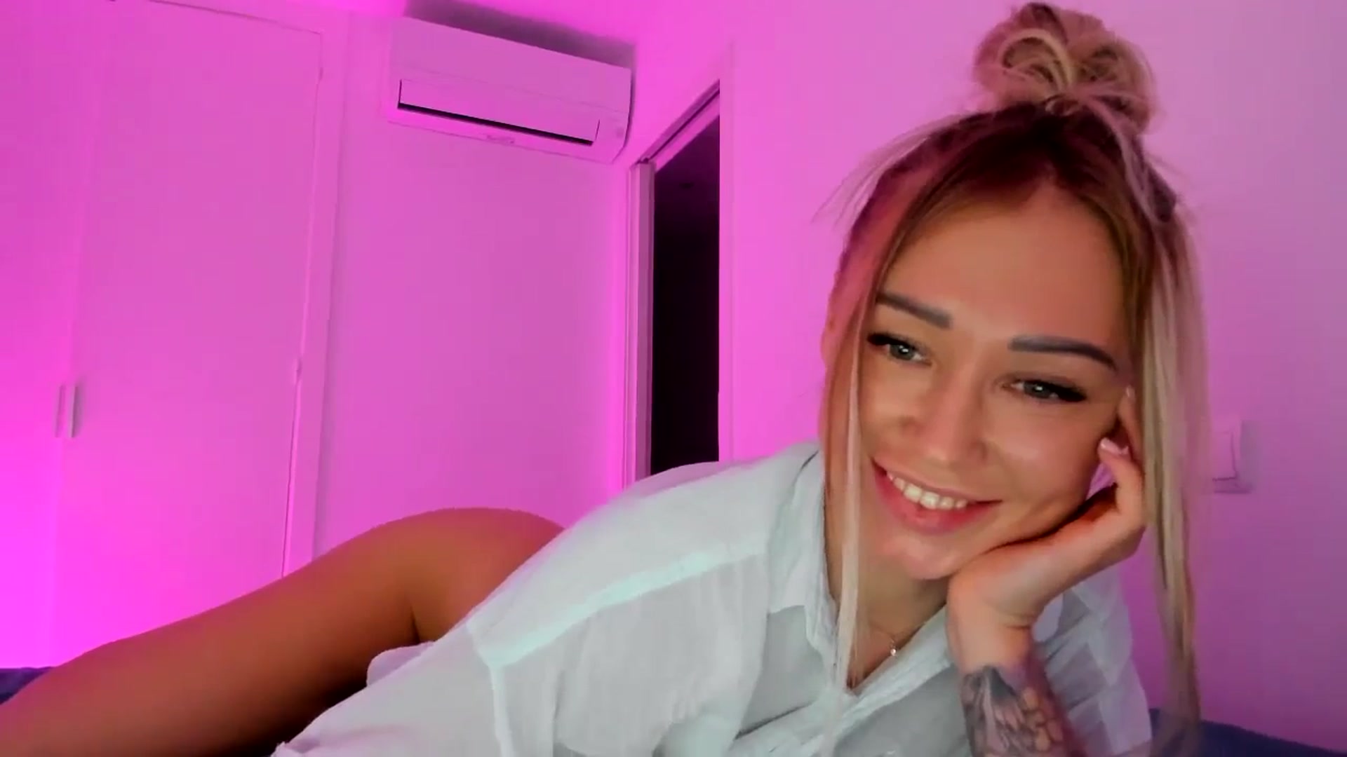 Gallery image thumbnail from AAA_Yas's myfreecams stream on, 10/26/2023, 21:08 image 14 of 20