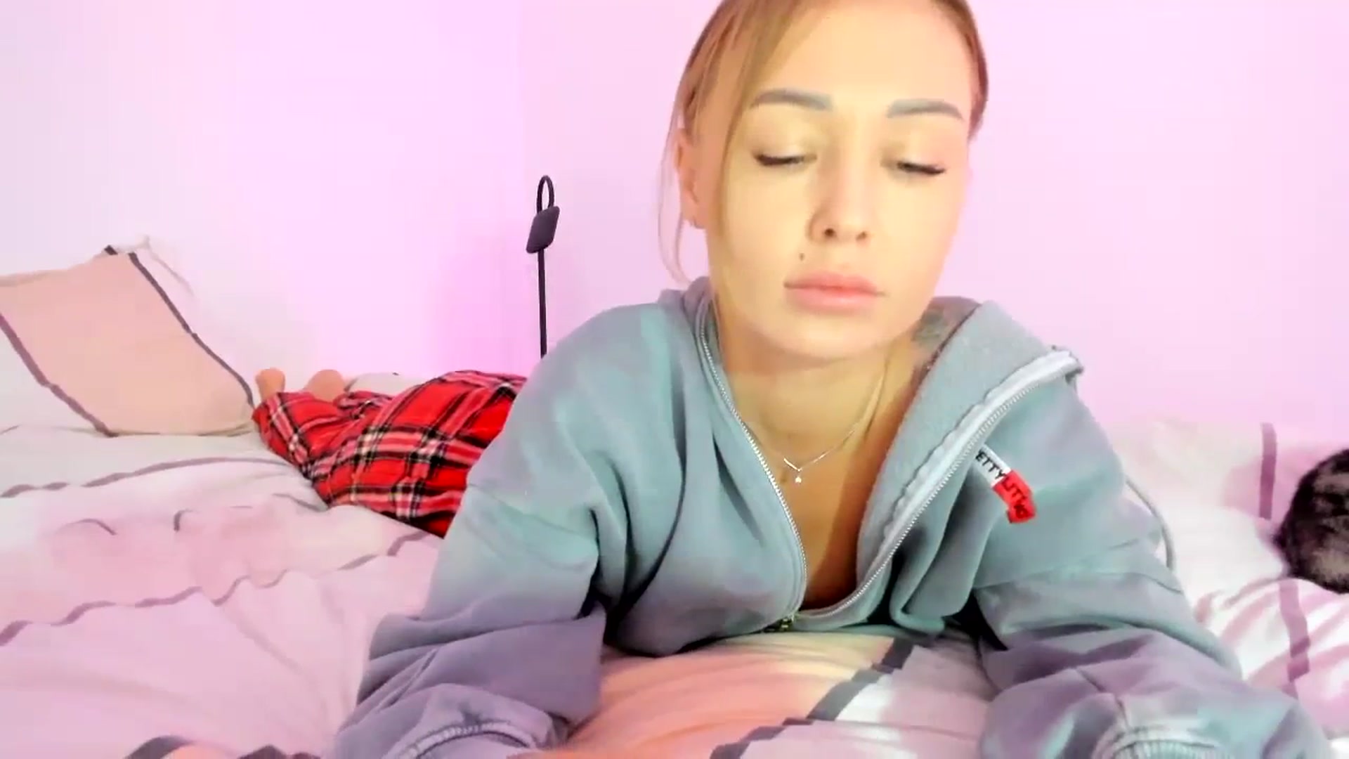 Gallery image thumbnail from AAA_Yas's myfreecams stream on, 12/04/2023, 22:38 image 13 of 20