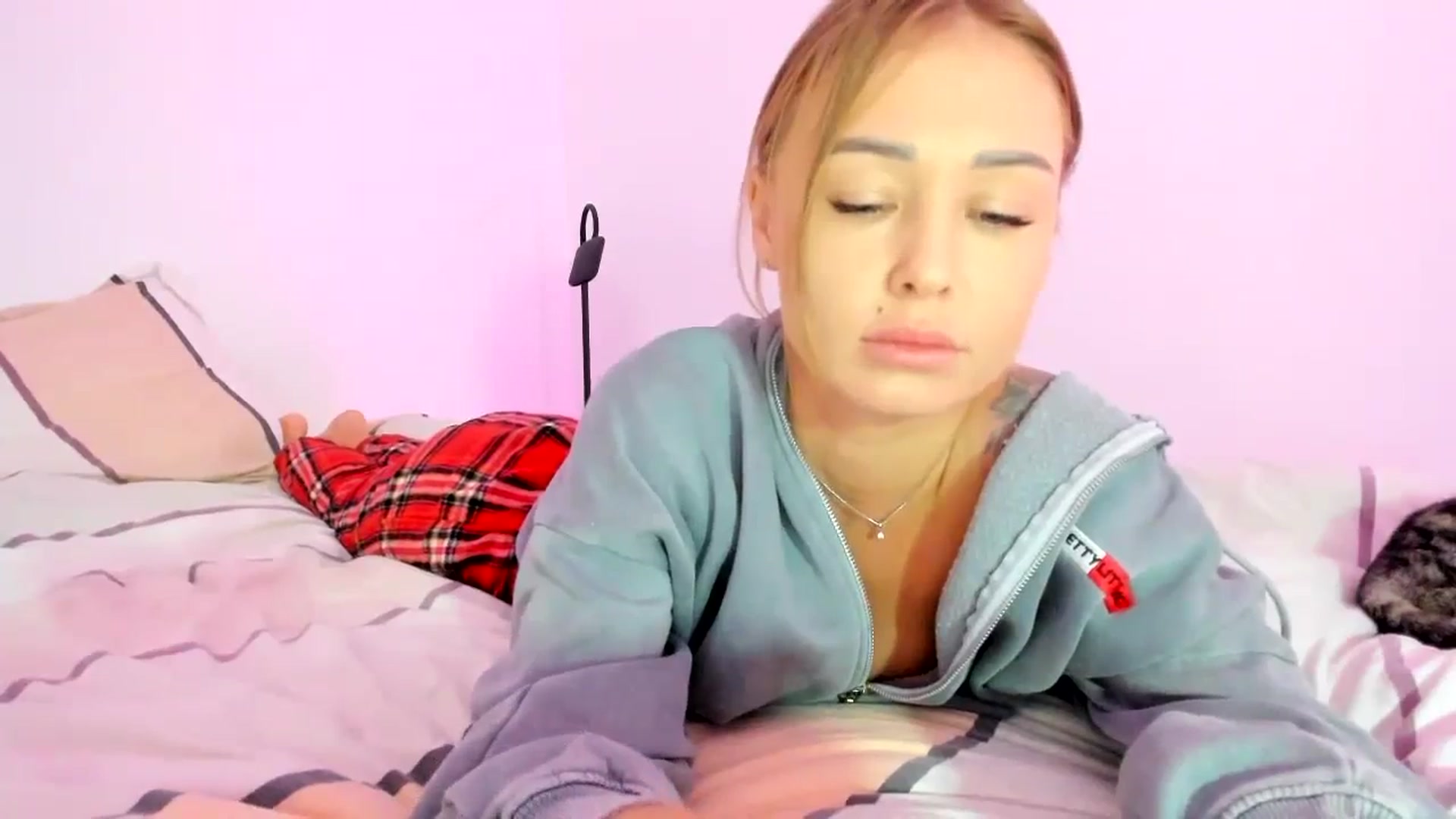 Gallery image thumbnail from AAA_Yas's myfreecams stream on, 12/04/2023, 22:38 image 14 of 20