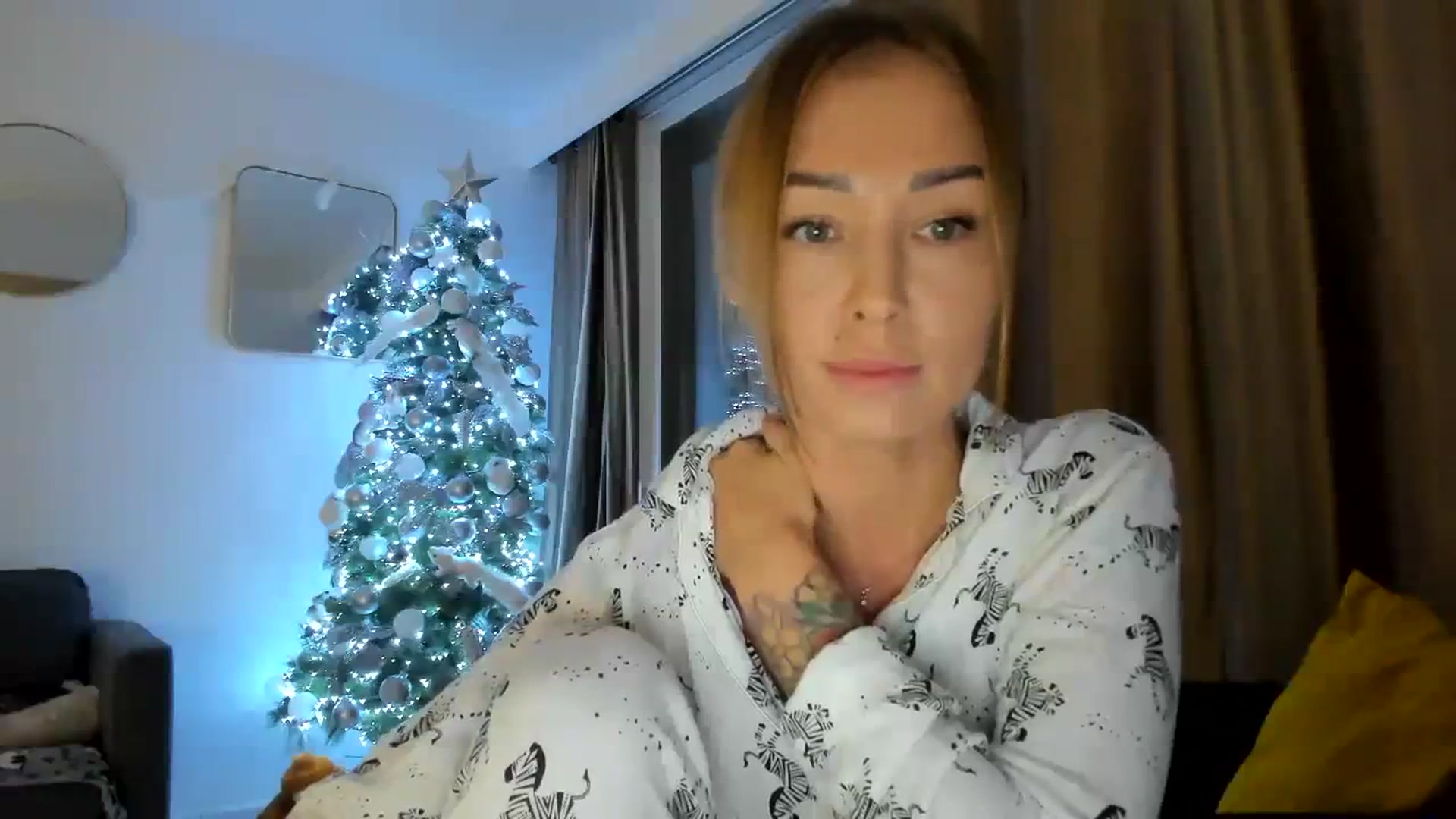 Gallery image thumbnail from AAA_Yas's myfreecams stream on, 12/10/2023, 22:16 image 11 of 20