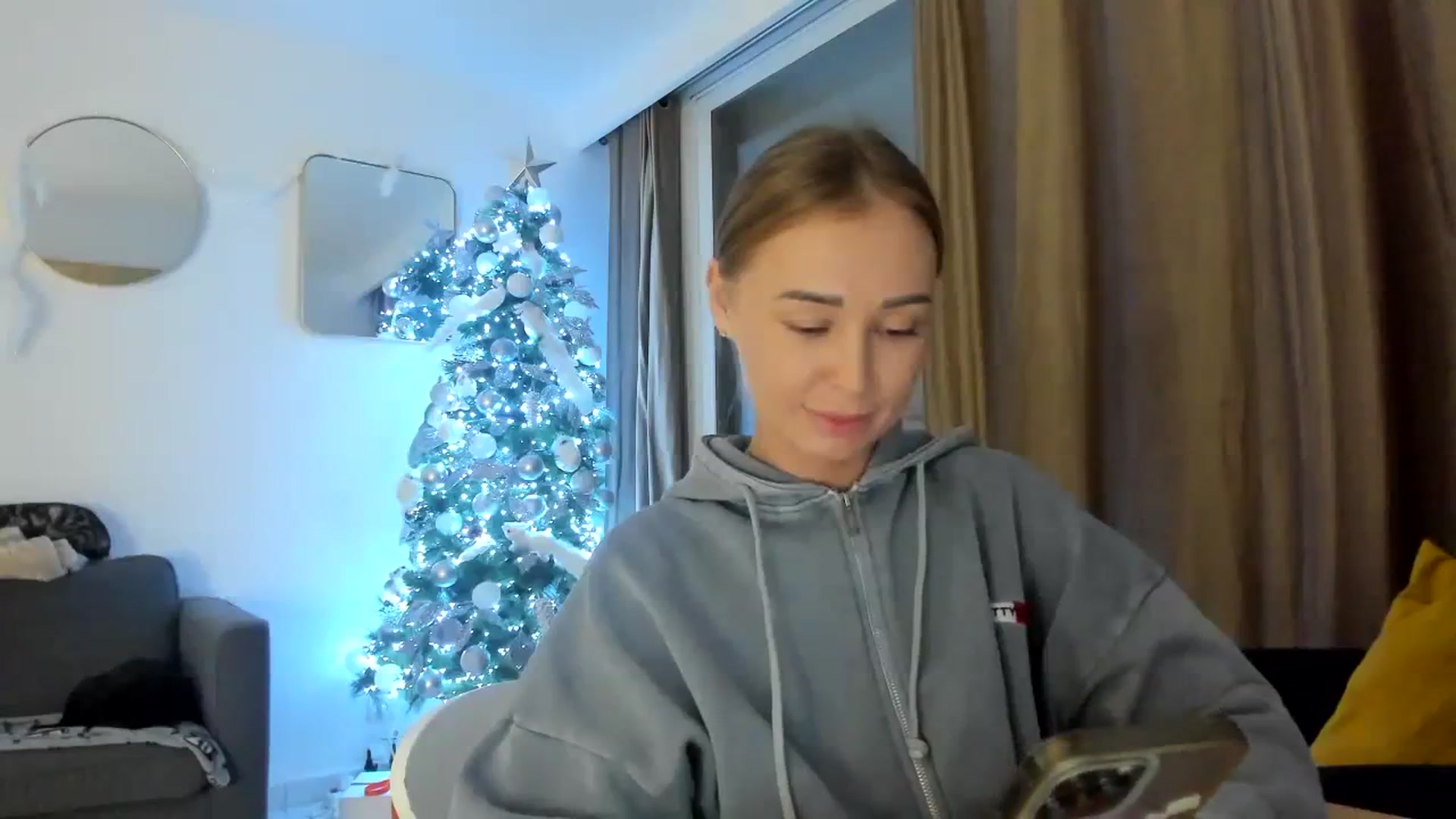 Gallery image thumbnail from AAA_Yas's myfreecams stream on, 12/13/2023, 23:18 image 4 of 20