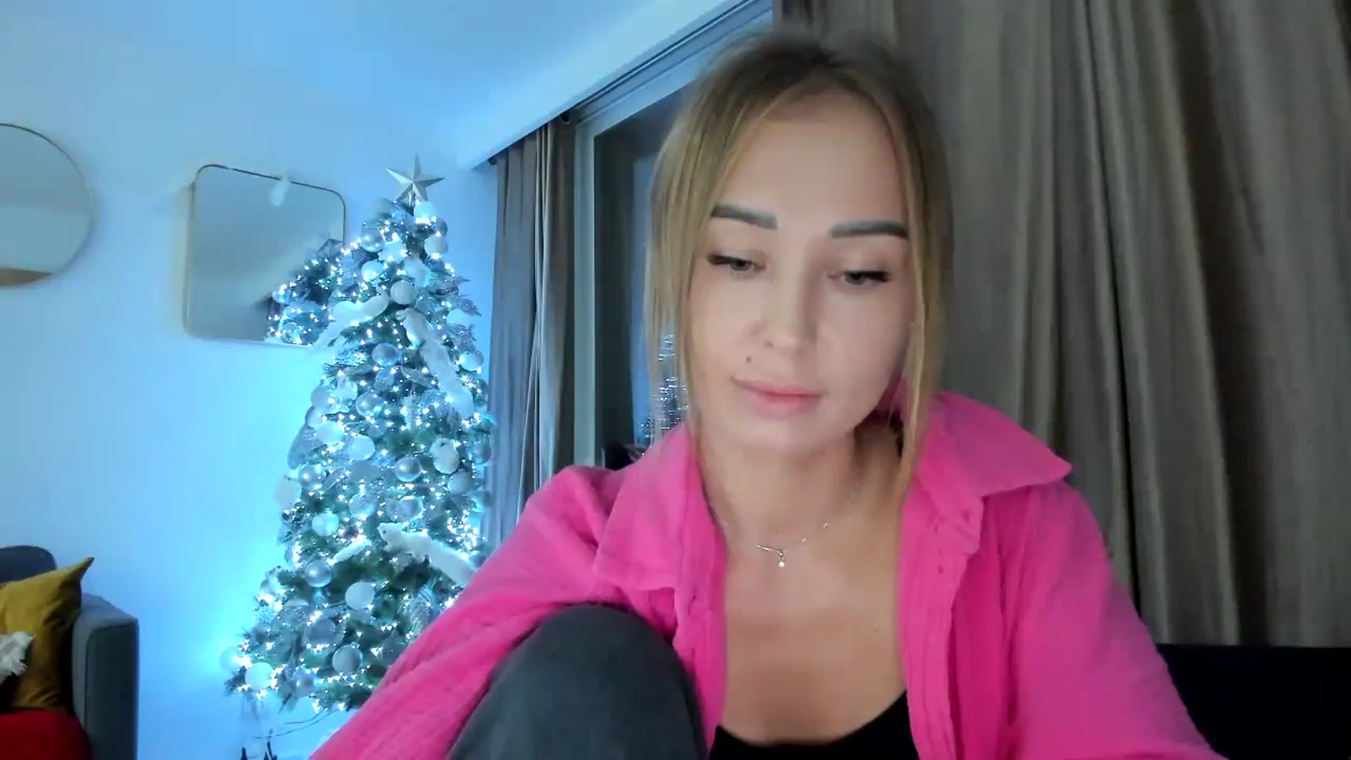 Gallery image thumbnail from AAA_Yas's myfreecams stream on, 12/14/2023, 20:59 image 17 of 20