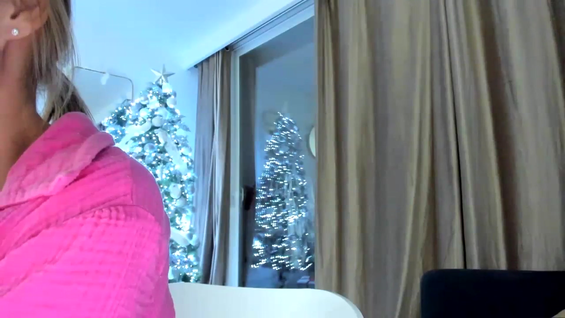 Gallery image thumbnail from AAA_Yas's myfreecams stream on, 12/14/2023, 20:59 image 3 of 20