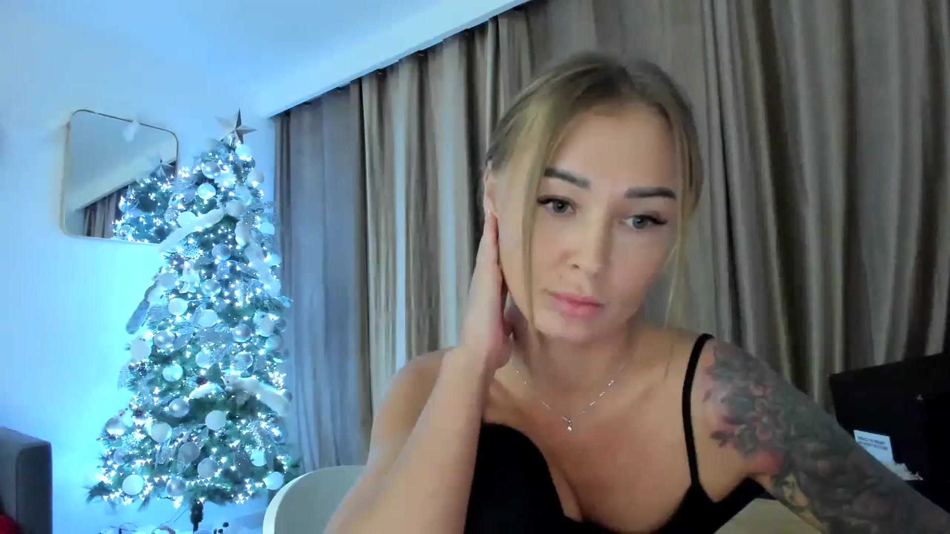 Gallery image thumbnail from AAA_Yas's myfreecams stream on, 12/20/2023, 24:53 image 19 of 20