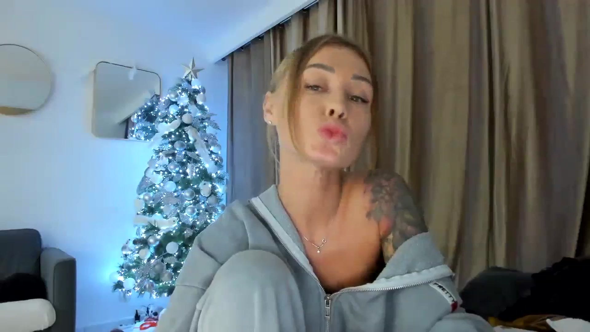 Gallery image thumbnail from AAA_Yas's myfreecams stream on, 12/30/2023, 24:21 image 13 of 20