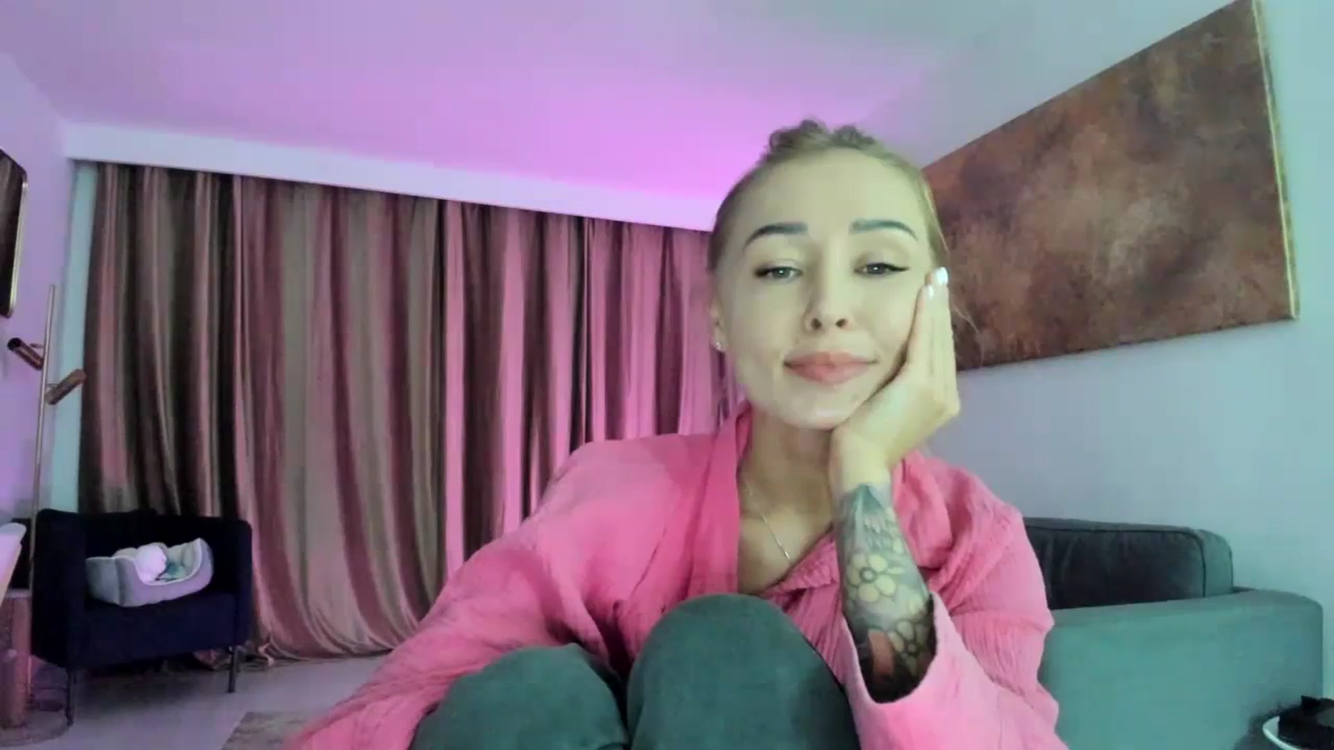 Gallery image thumbnail from AAA_Yas's myfreecams stream on, 02/01/2024, 24:39 image 14 of 20