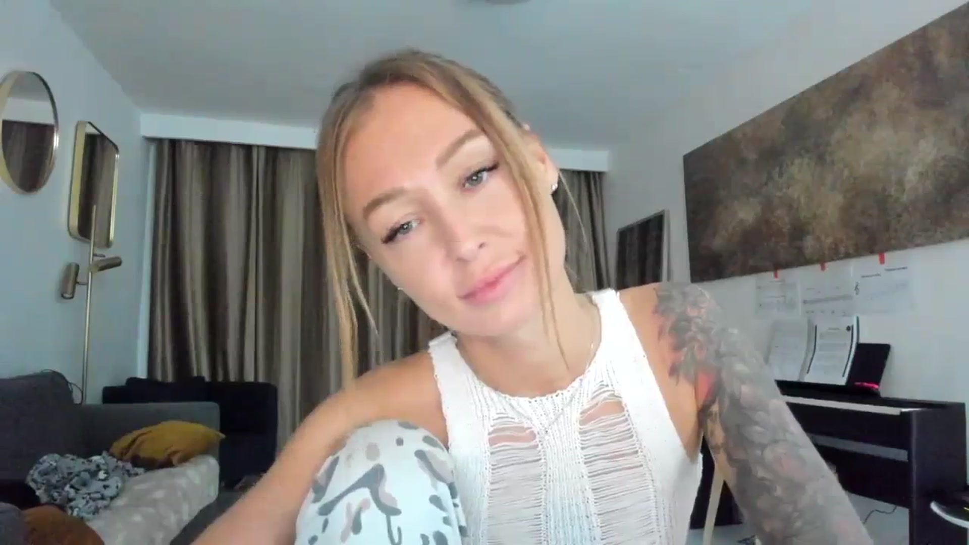 Gallery image thumbnail from AAA_Yas's myfreecams stream on, 03/23/2024, 24:17 image 8 of 20