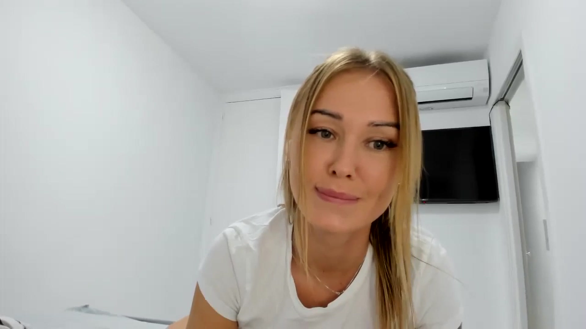 Gallery image thumbnail from AAA_Yas's myfreecams stream on, 04/26/2024, 21:18 image 2 of 20