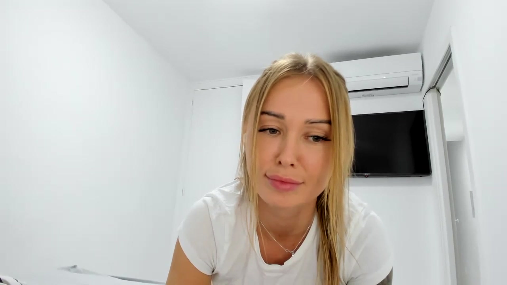 Gallery image thumbnail from AAA_Yas's myfreecams stream on, 04/26/2024, 21:18 image 5 of 20