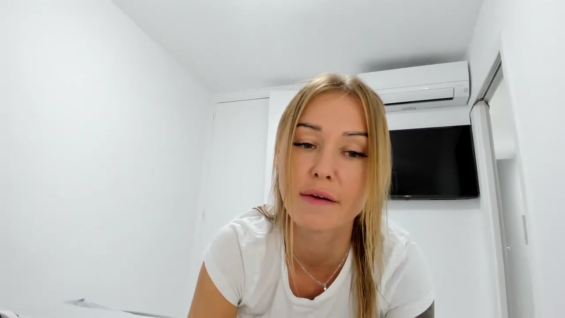 Gallery image thumbnail from AAA_Yas's myfreecams stream on, 04/26/2024, 21:18 image 8 of 20