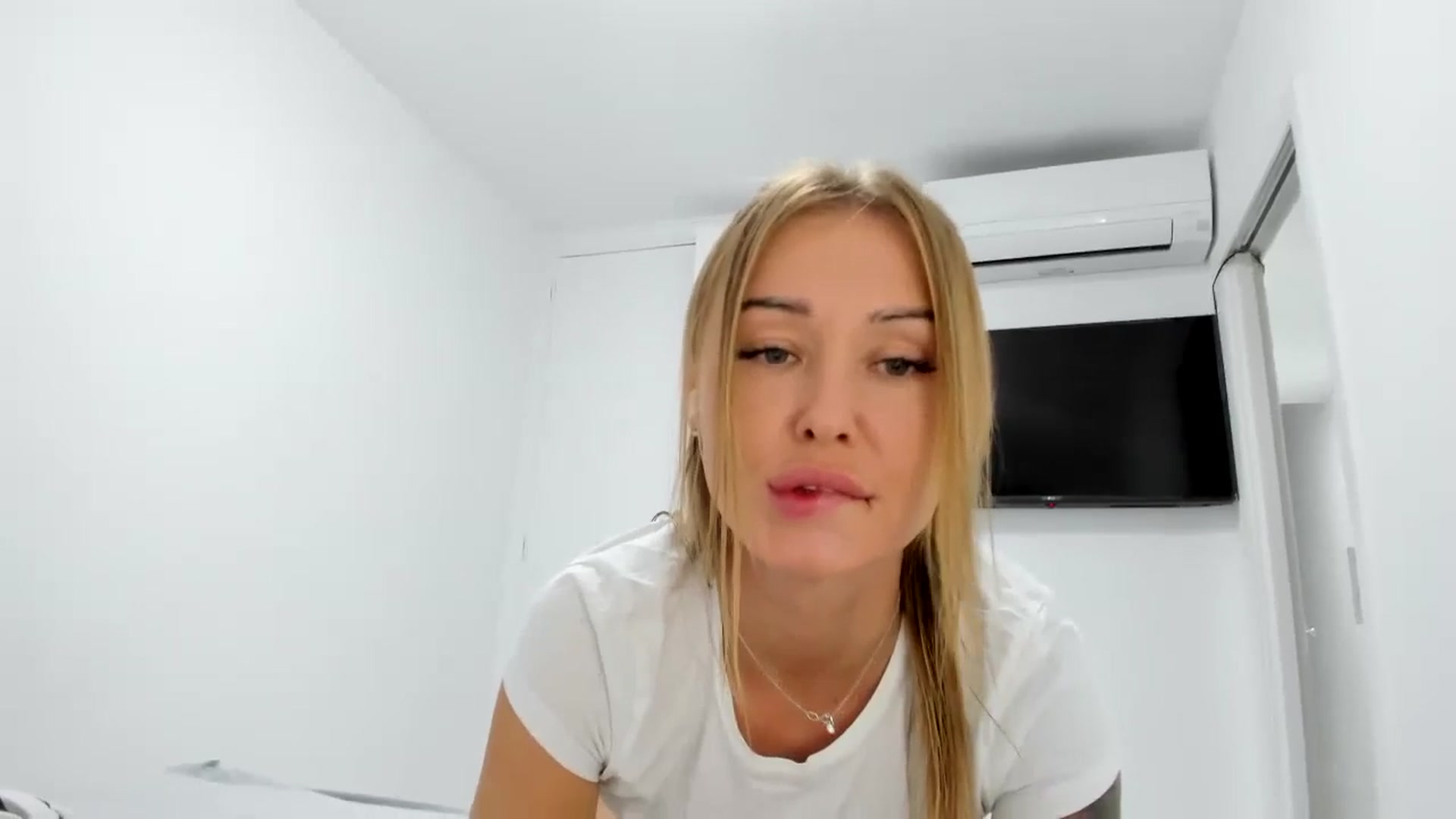 Gallery image thumbnail from AAA_Yas's myfreecams stream on, 04/26/2024, 21:18 image 6 of 20