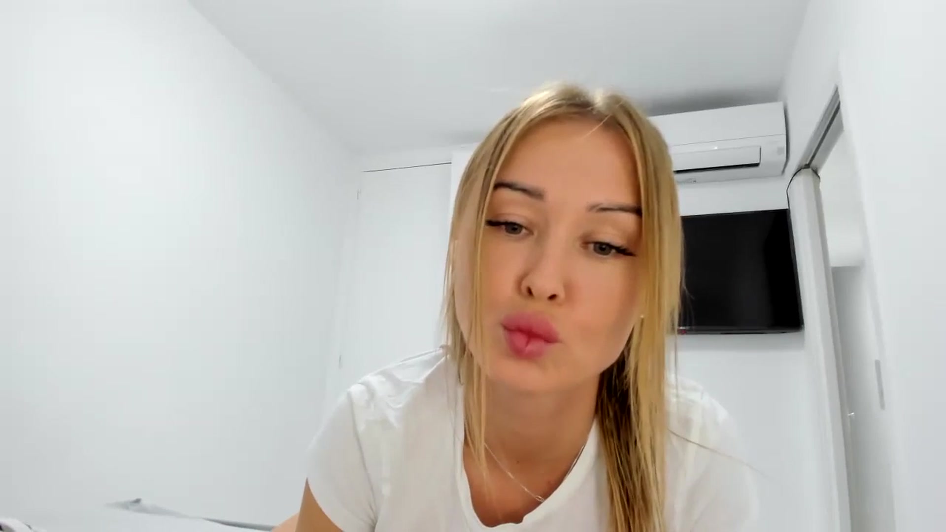 Gallery image thumbnail from AAA_Yas's myfreecams stream on, 04/26/2024, 21:18 image 3 of 20