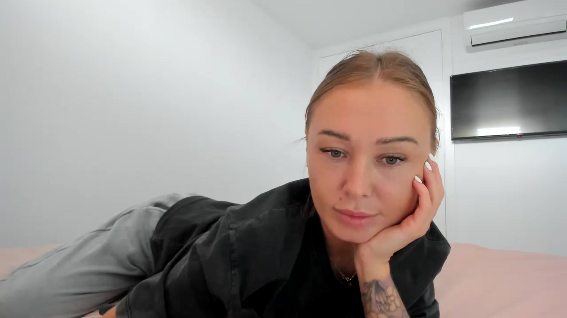 Gallery image thumbnail from AAA_Yas's myfreecams stream on, 05/02/2024, 16:46 image 4 of 20