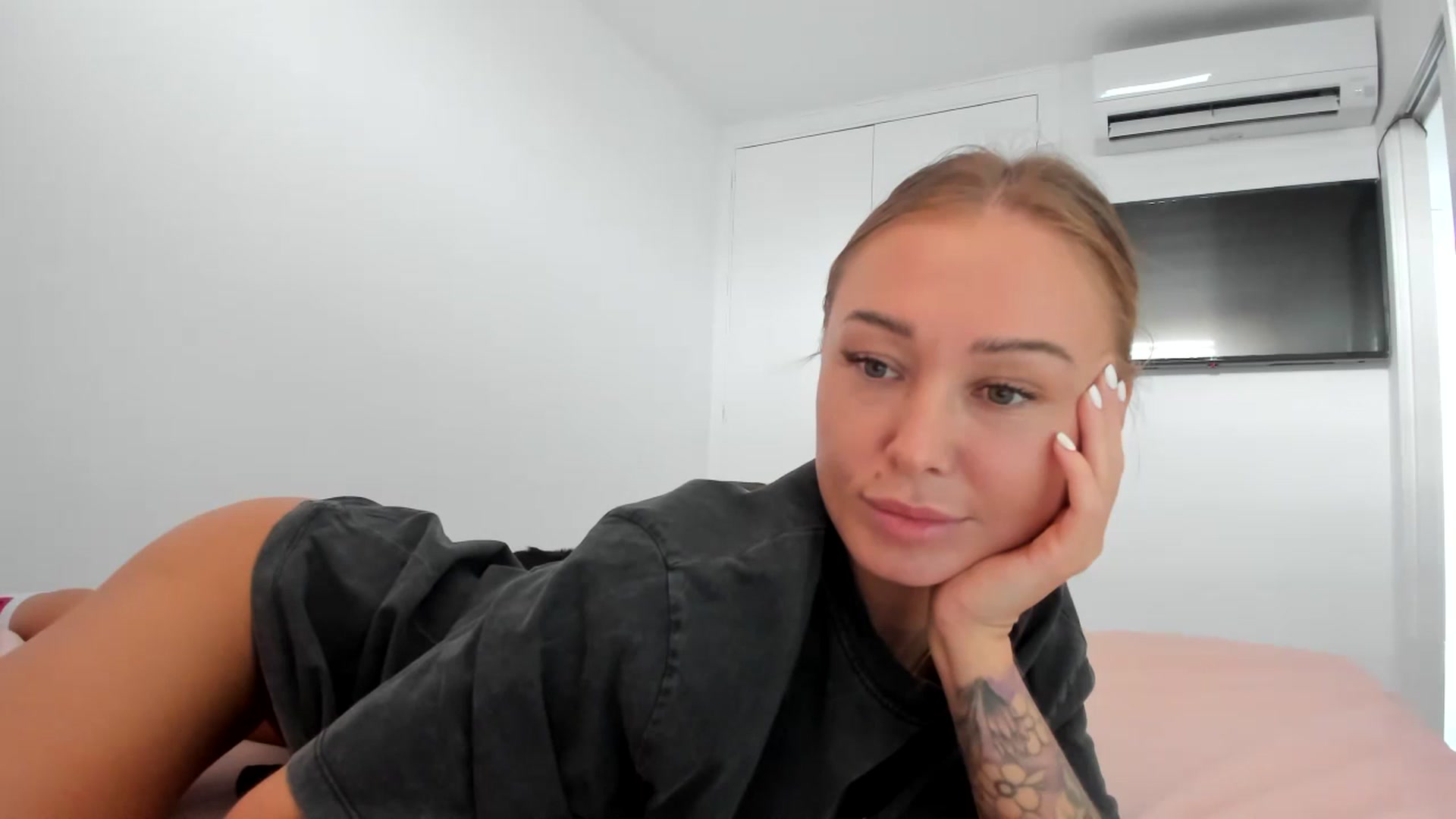 Gallery image thumbnail from AAA_Yas's myfreecams stream on, 05/02/2024, 17:52 image 2 of 20