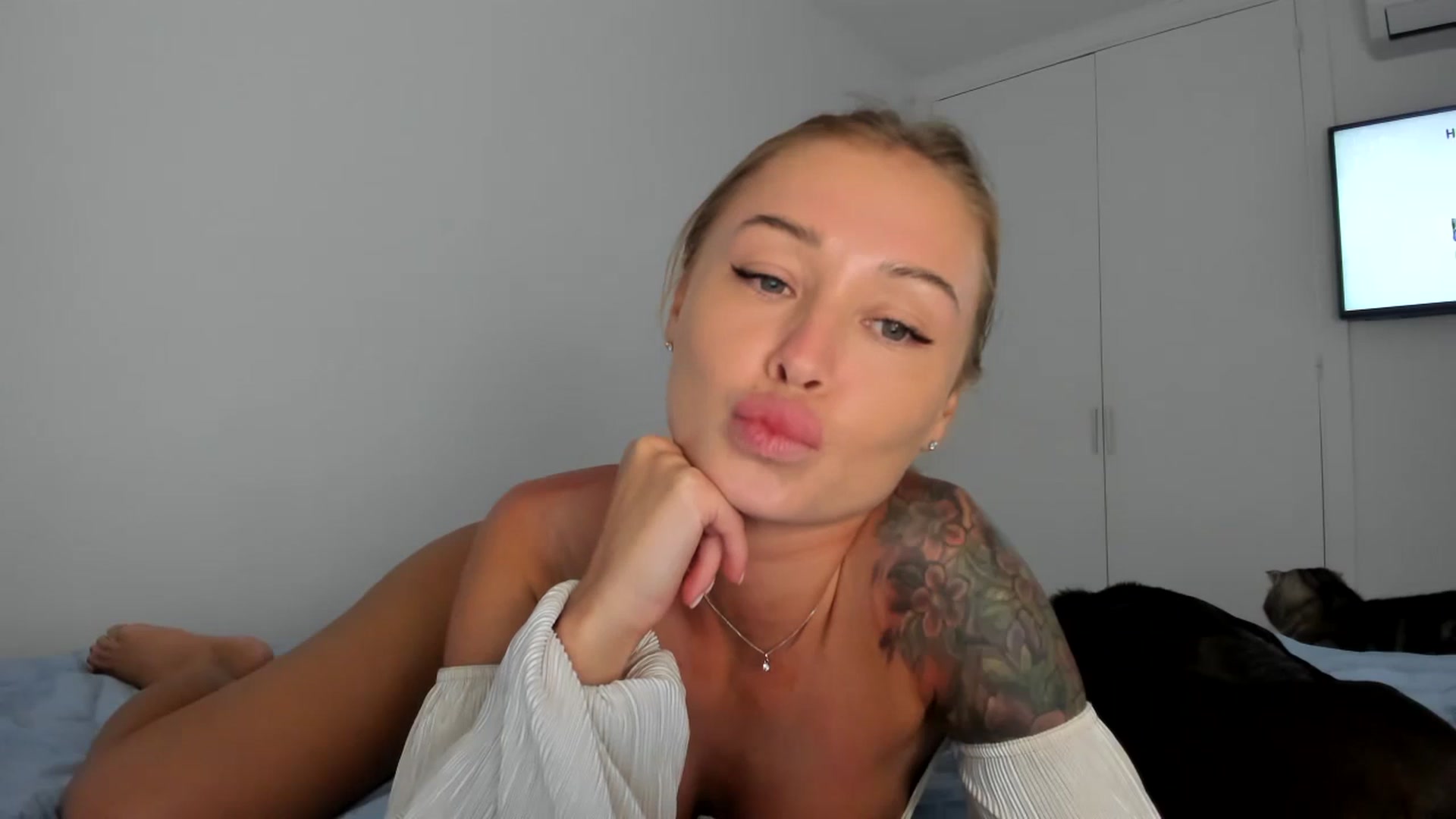 Gallery image thumbnail from AAA_Yas's myfreecams stream on, 05/10/2024, 19:57 image 11 of 20