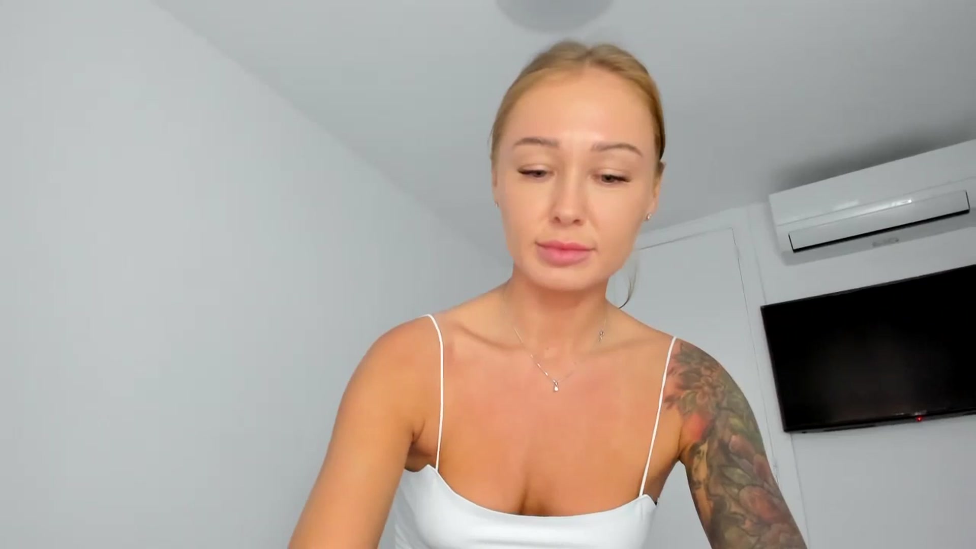 Gallery image thumbnail from AAA_Yas's myfreecams stream on, 05/24/2024, 19:15 image 15 of 20