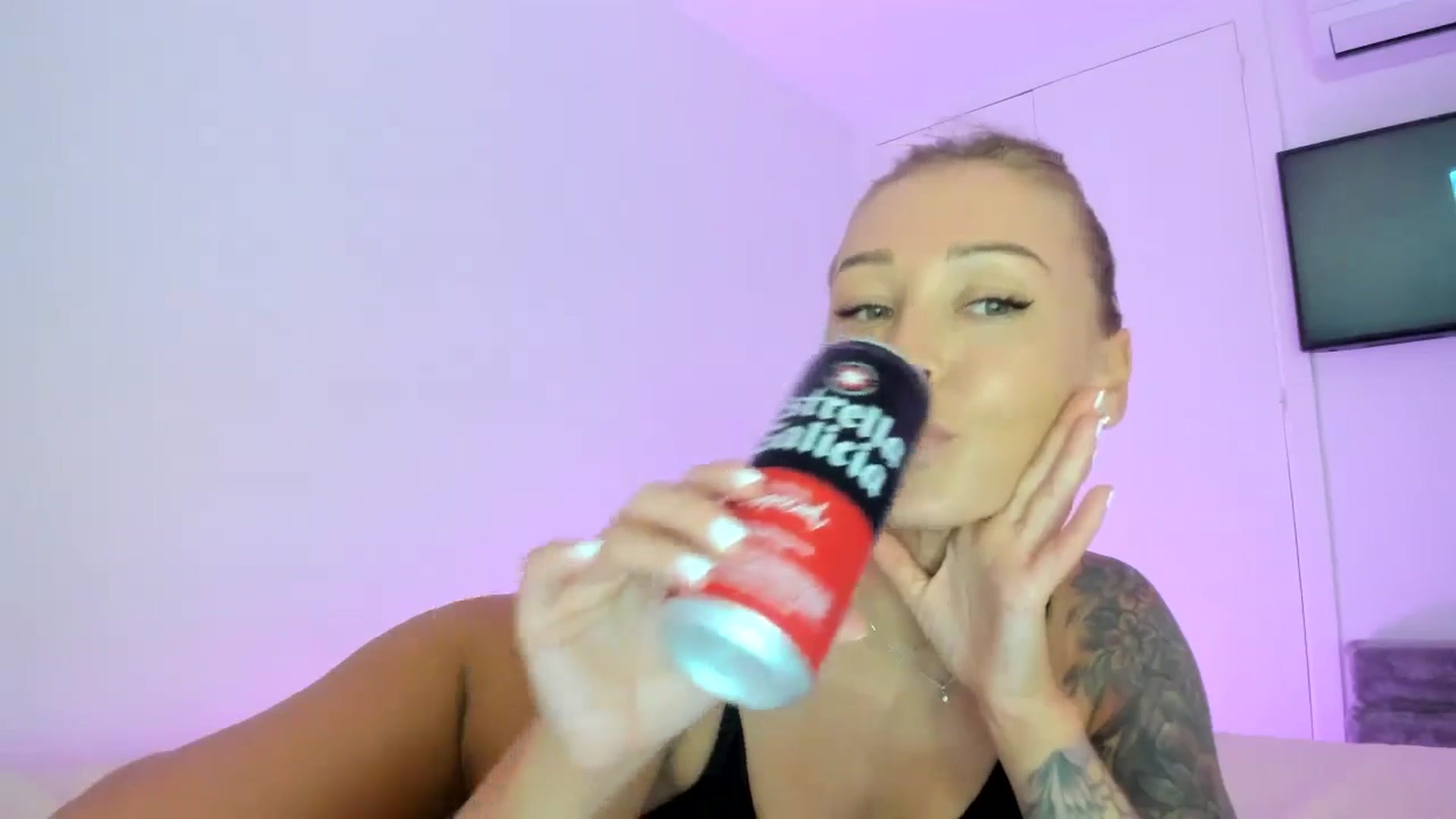 Gallery image thumbnail from AAA_Yas's myfreecams stream on, 06/19/2024, 21:27 image 12 of 20
