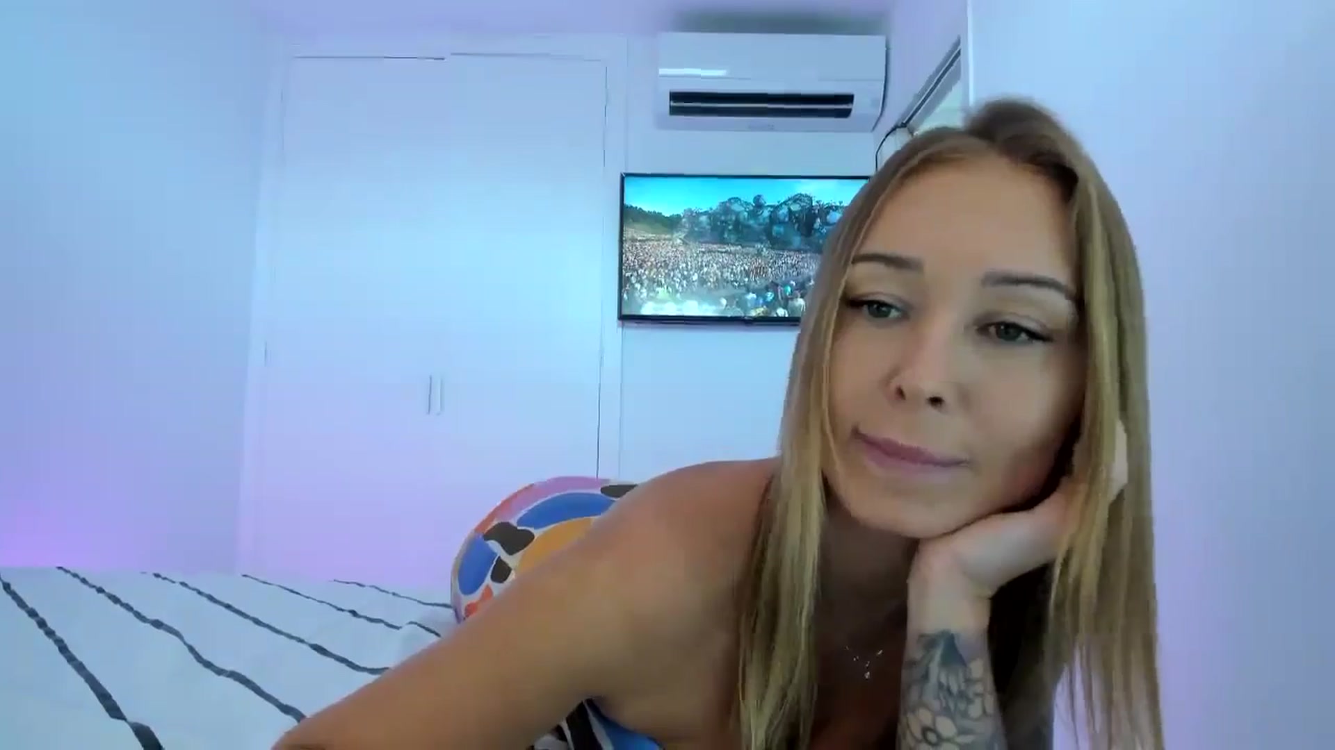 Gallery image thumbnail from AAA_Yas's myfreecams stream on, 08/03/2024, 15:23 image 10 of 20