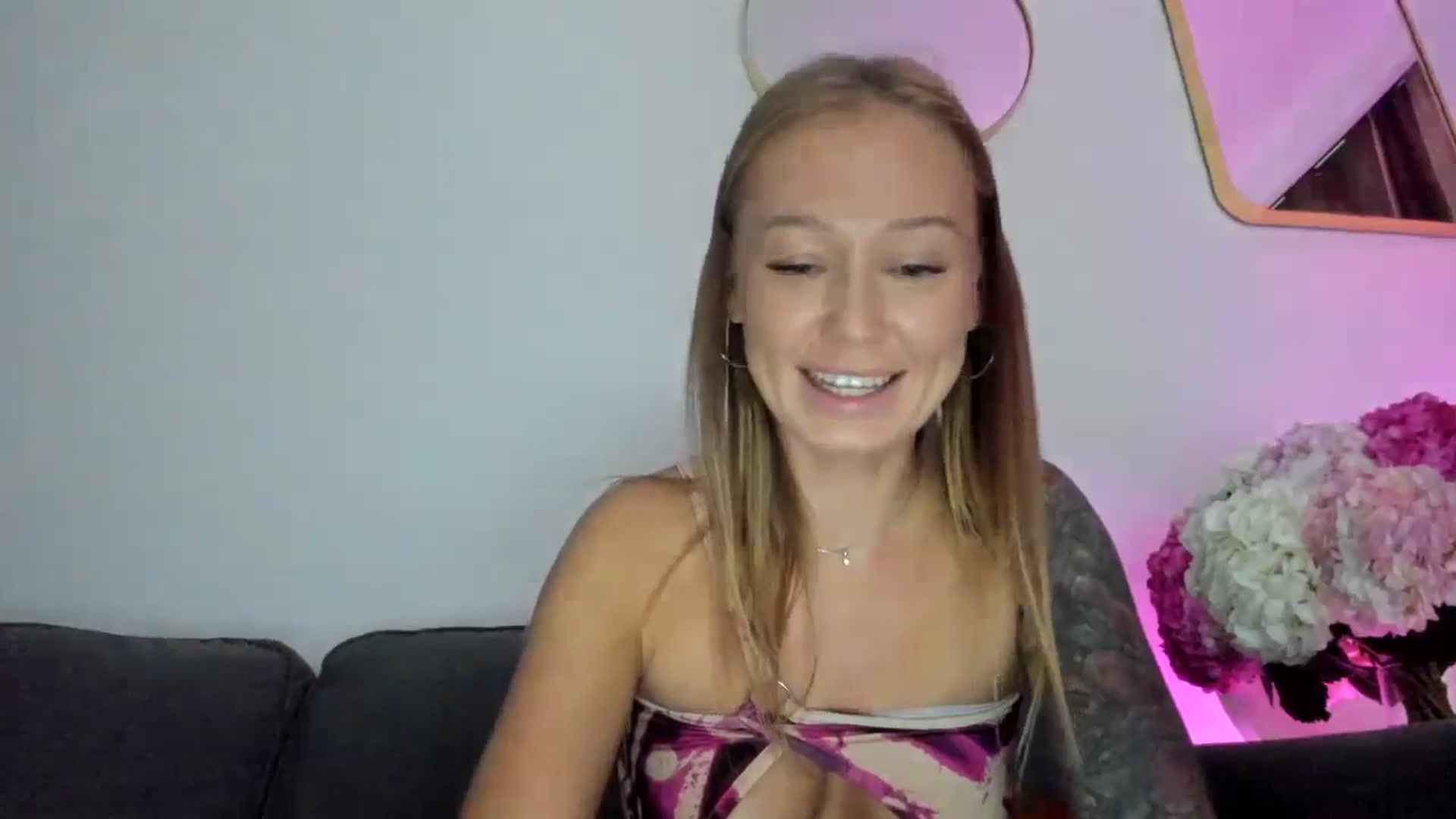 Gallery image thumbnail from AAA_Yas's myfreecams stream on, 09/19/2024, 21:15 image 7 of 20