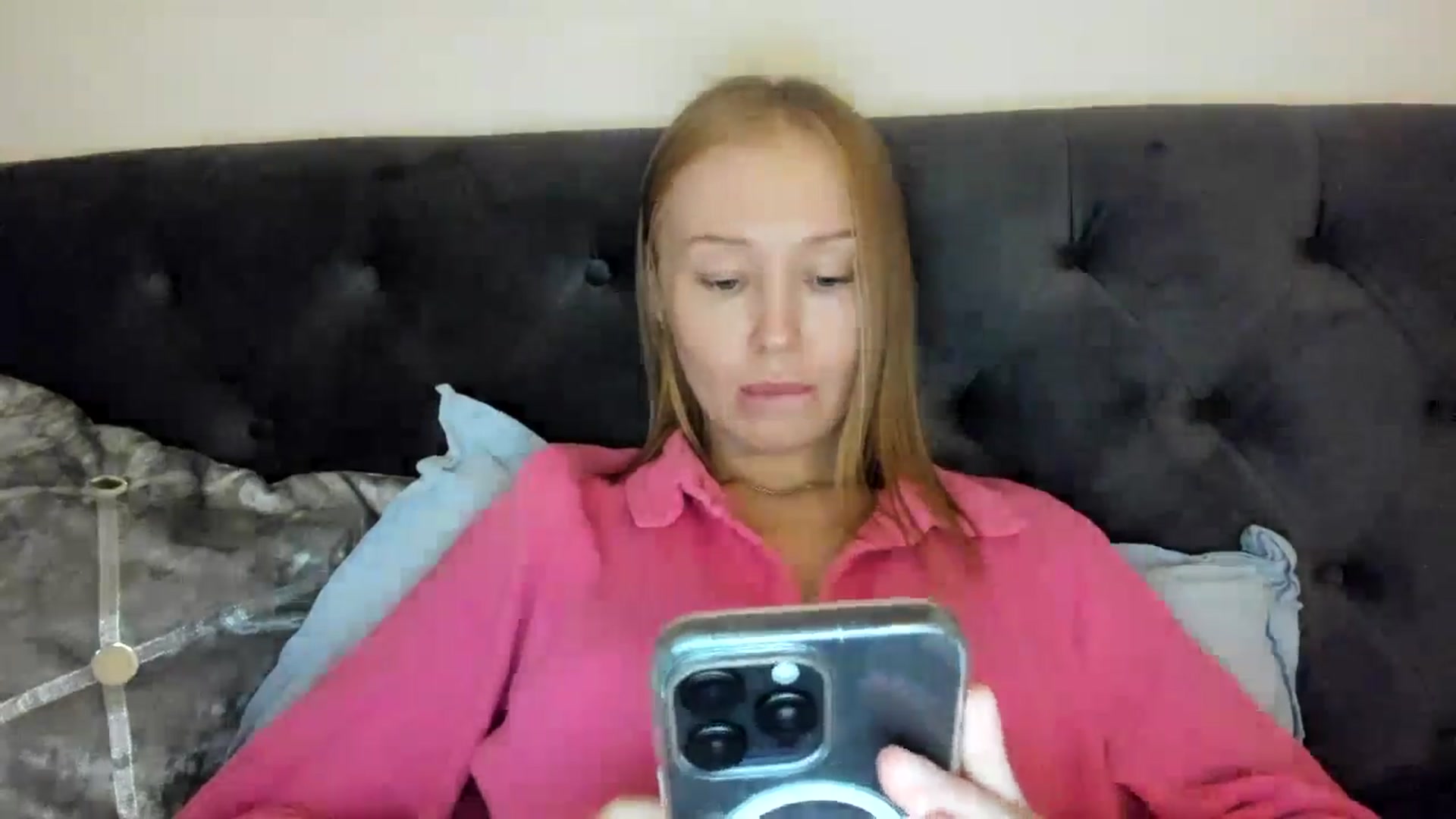 Gallery image thumbnail from AAA_Yas's myfreecams stream on, 10/18/2024, 20:58 image 7 of 20