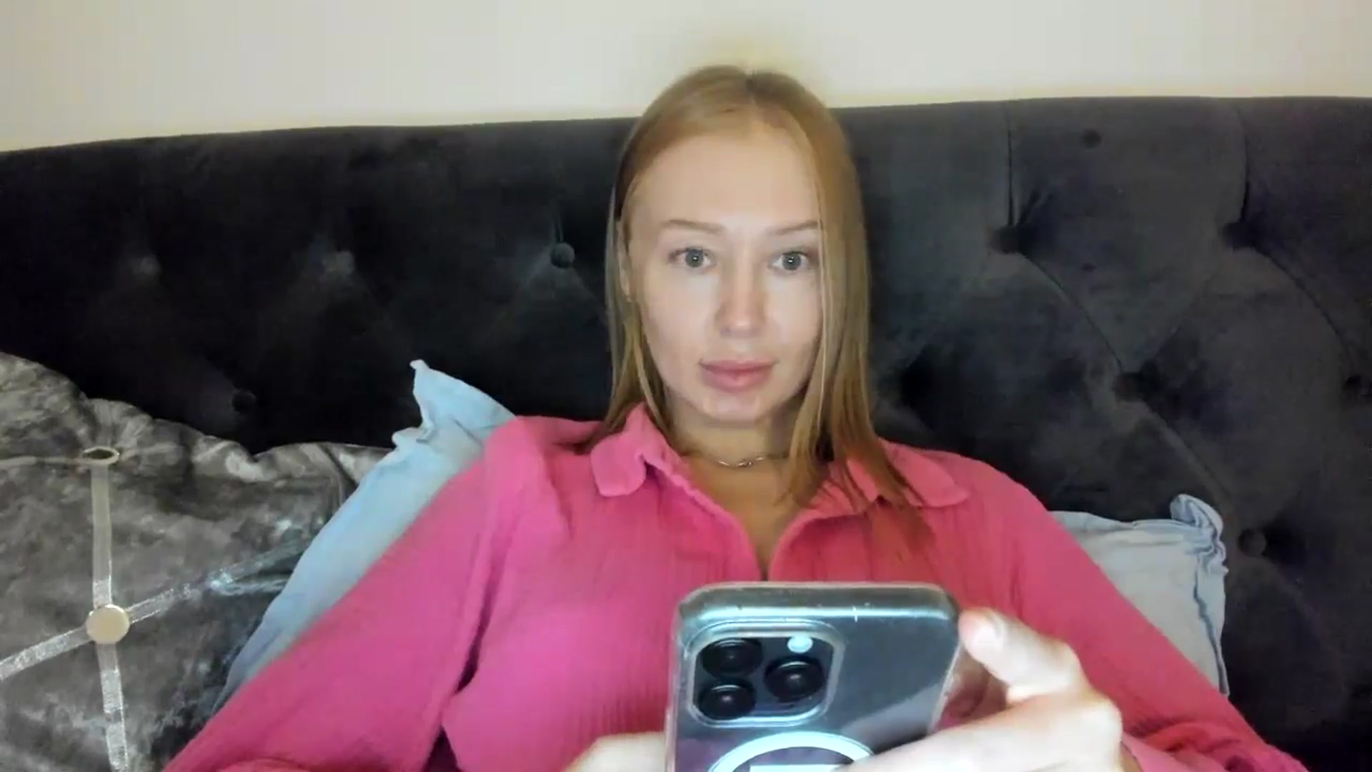 Gallery image thumbnail from AAA_Yas's myfreecams stream on, 10/18/2024, 20:58 image 6 of 20