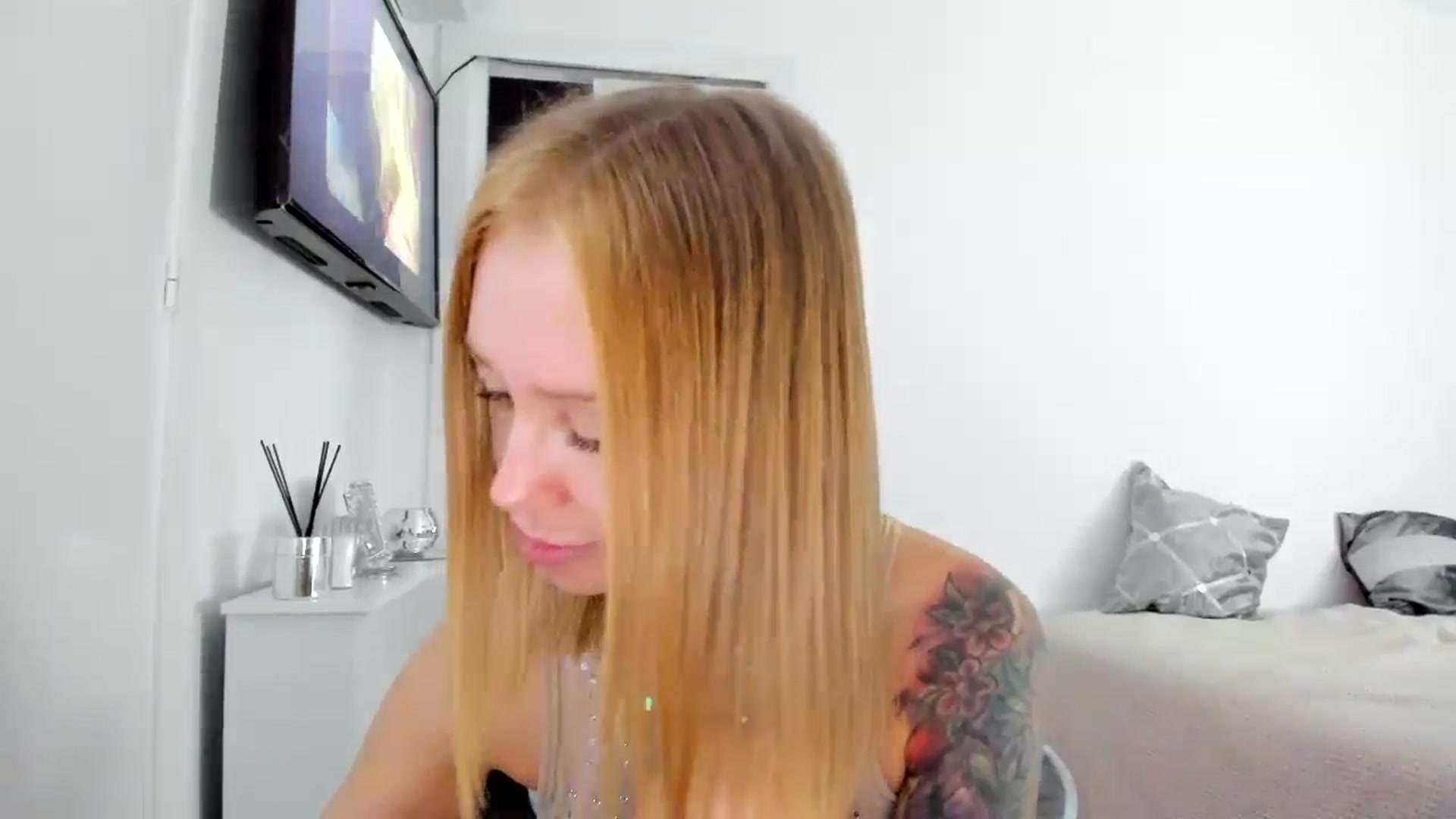 Gallery image thumbnail from AAA_Yas's myfreecams stream on, 10/19/2024, 21:13 image 10 of 20