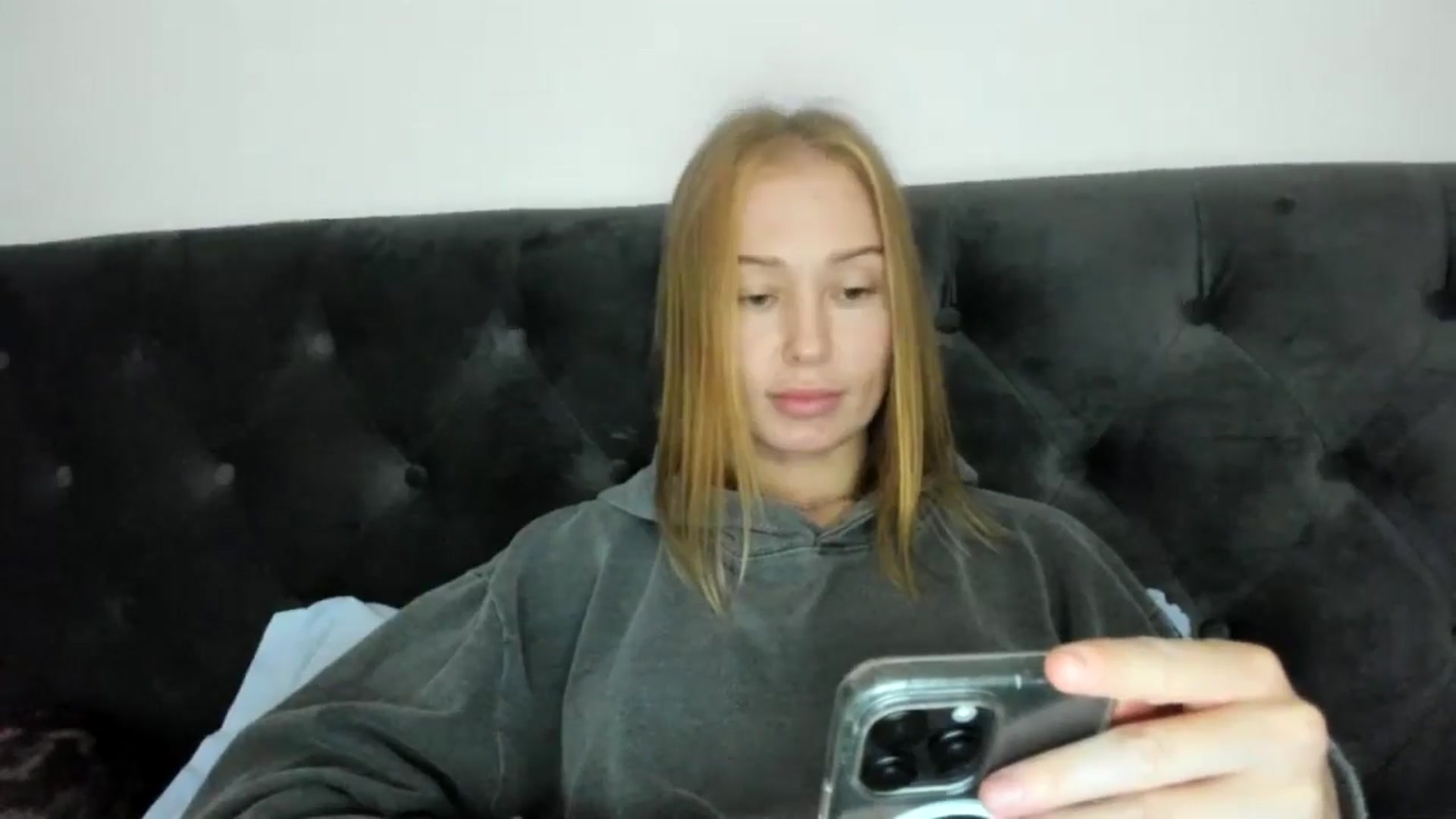 Gallery image thumbnail from AAA_Yas's myfreecams stream on, 10/21/2024, 22:12 image 6 of 20