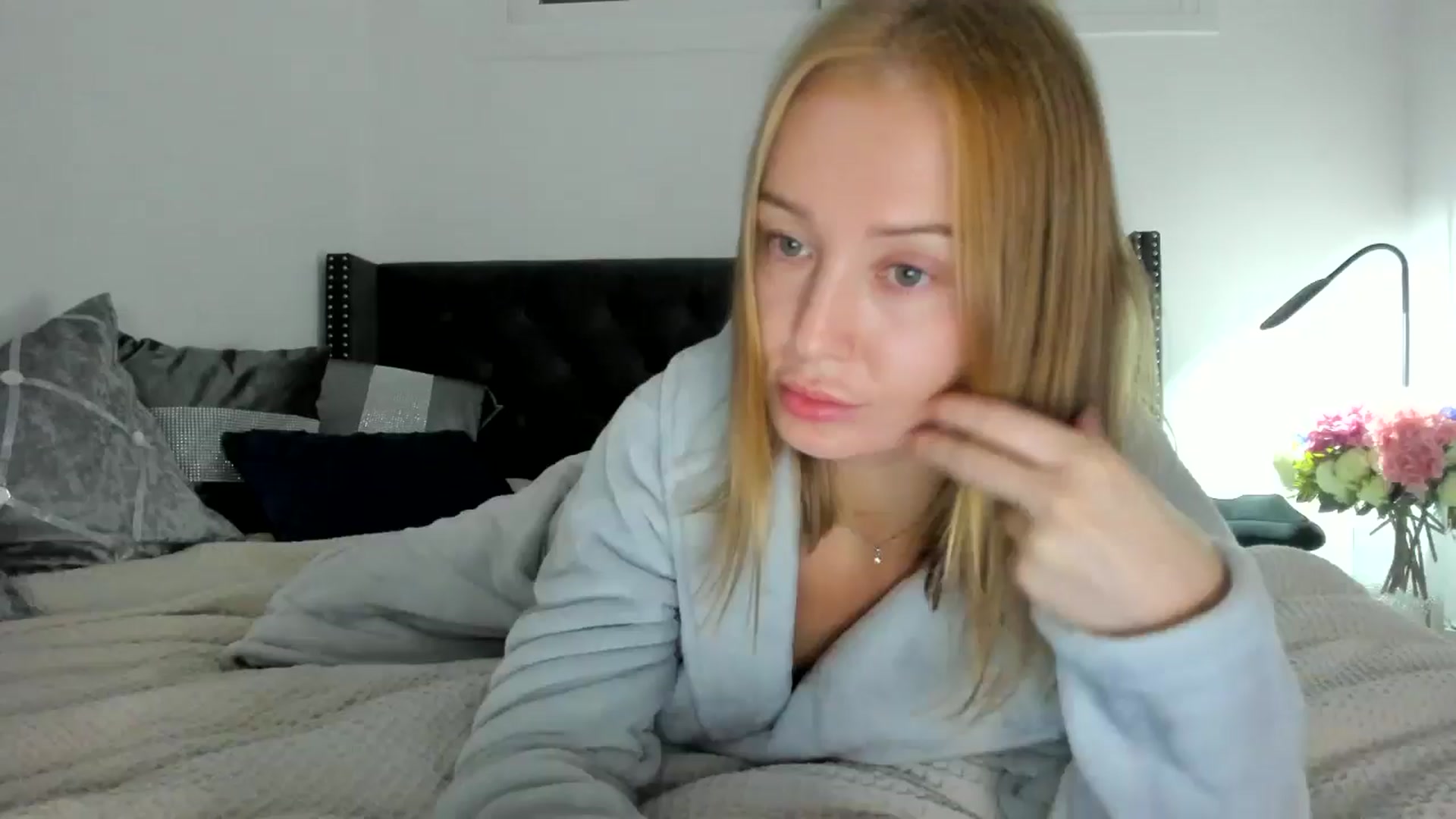 Gallery image thumbnail from AAA_Yas's myfreecams stream on, 10/30/2024, 20:01 image 10 of 20