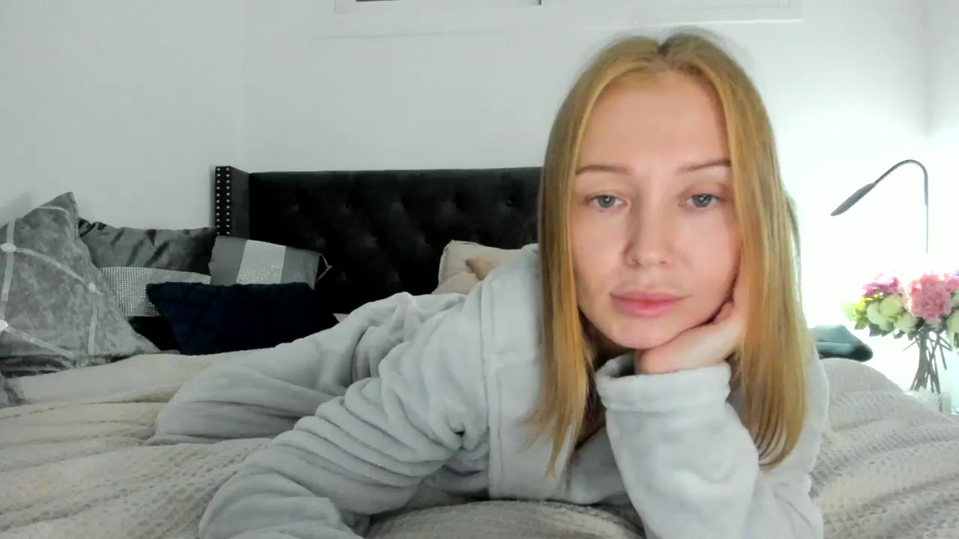 Gallery image thumbnail from AAA_Yas's myfreecams stream on, 10/30/2024, 20:01 image 6 of 20