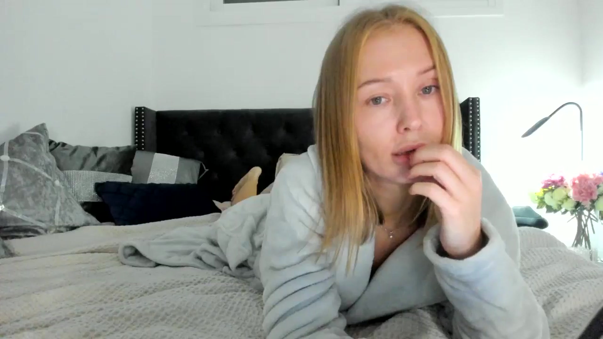 Gallery image thumbnail from AAA_Yas's myfreecams stream on, 10/30/2024, 20:01 image 17 of 20
