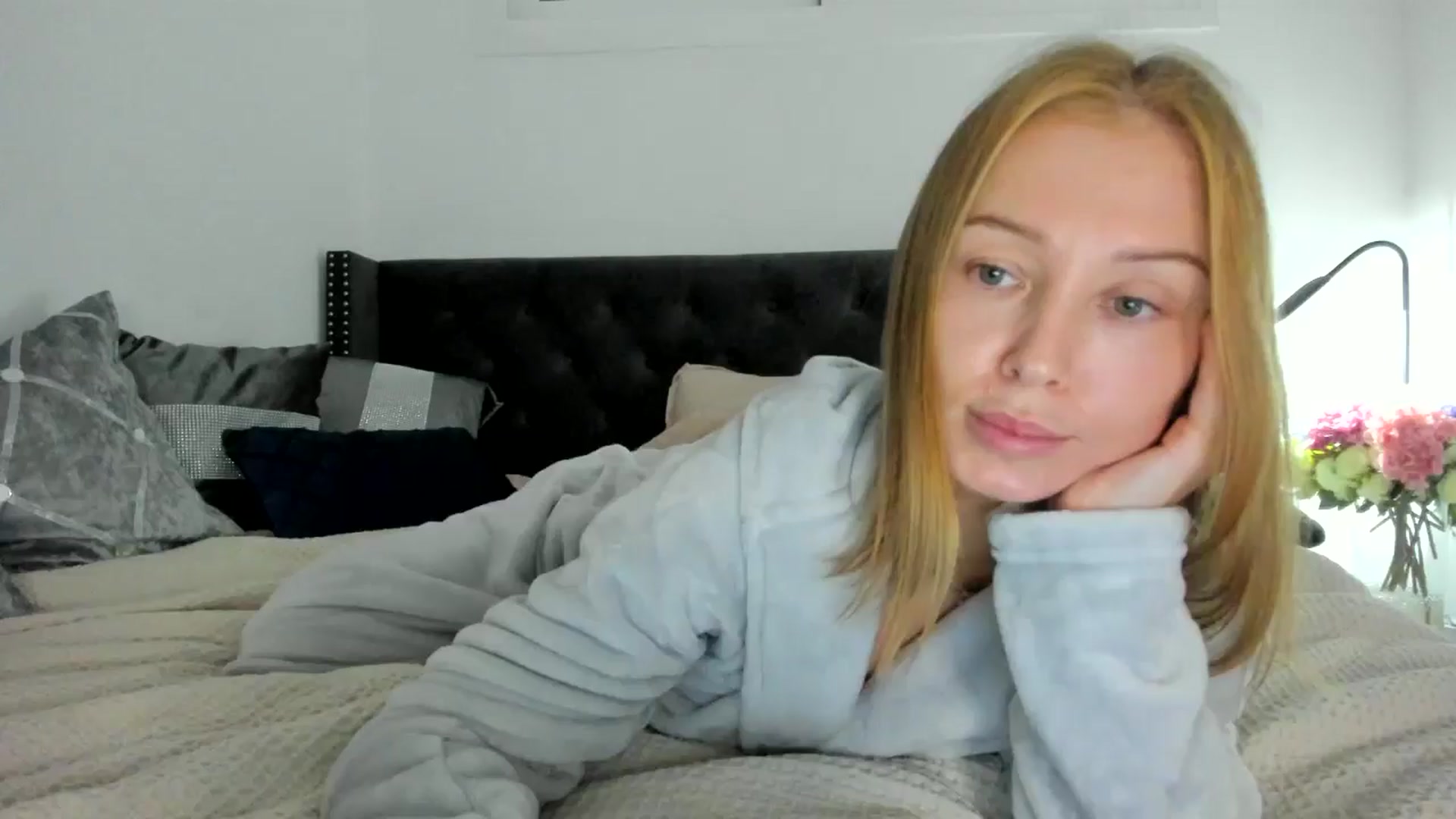 Gallery image thumbnail from AAA_Yas's myfreecams stream on, 10/30/2024, 20:01 image 1 of 20