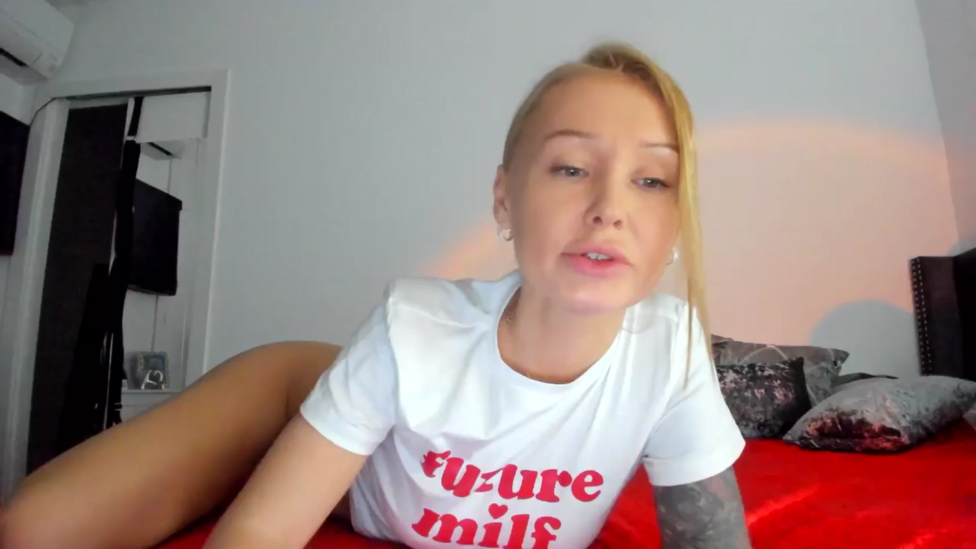 Gallery image thumbnail from AAA_Yas's myfreecams stream on, 11/16/2024, 23:31 image 14 of 20