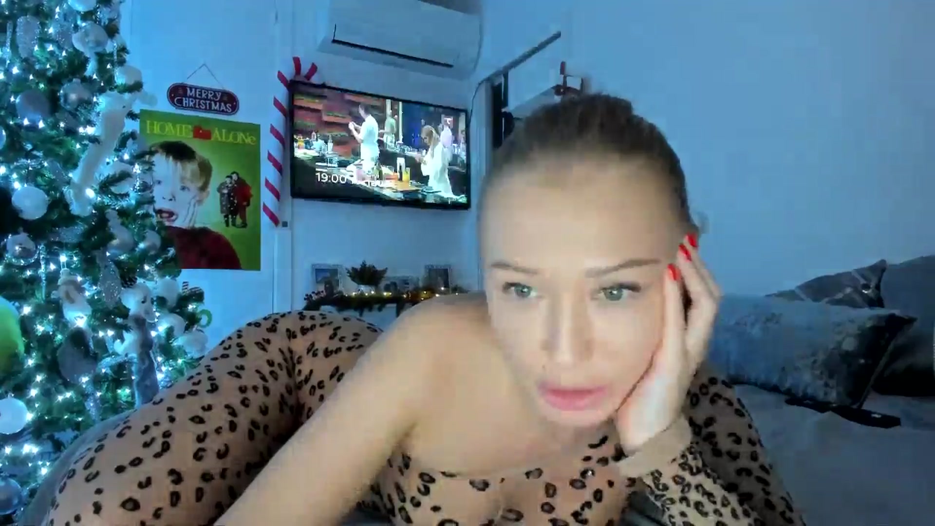 Gallery image thumbnail from AAA_Yas's myfreecams stream on, 11/29/2024, 18:49 image 15 of 20