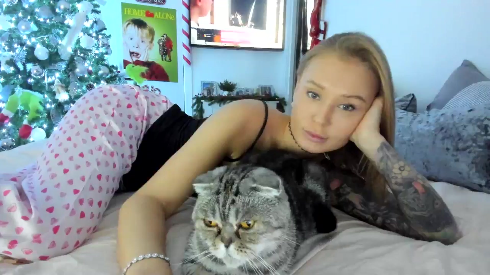Gallery image thumbnail from AAA_Yas's myfreecams stream on, 12/28/2024, 20:31 image 6 of 20