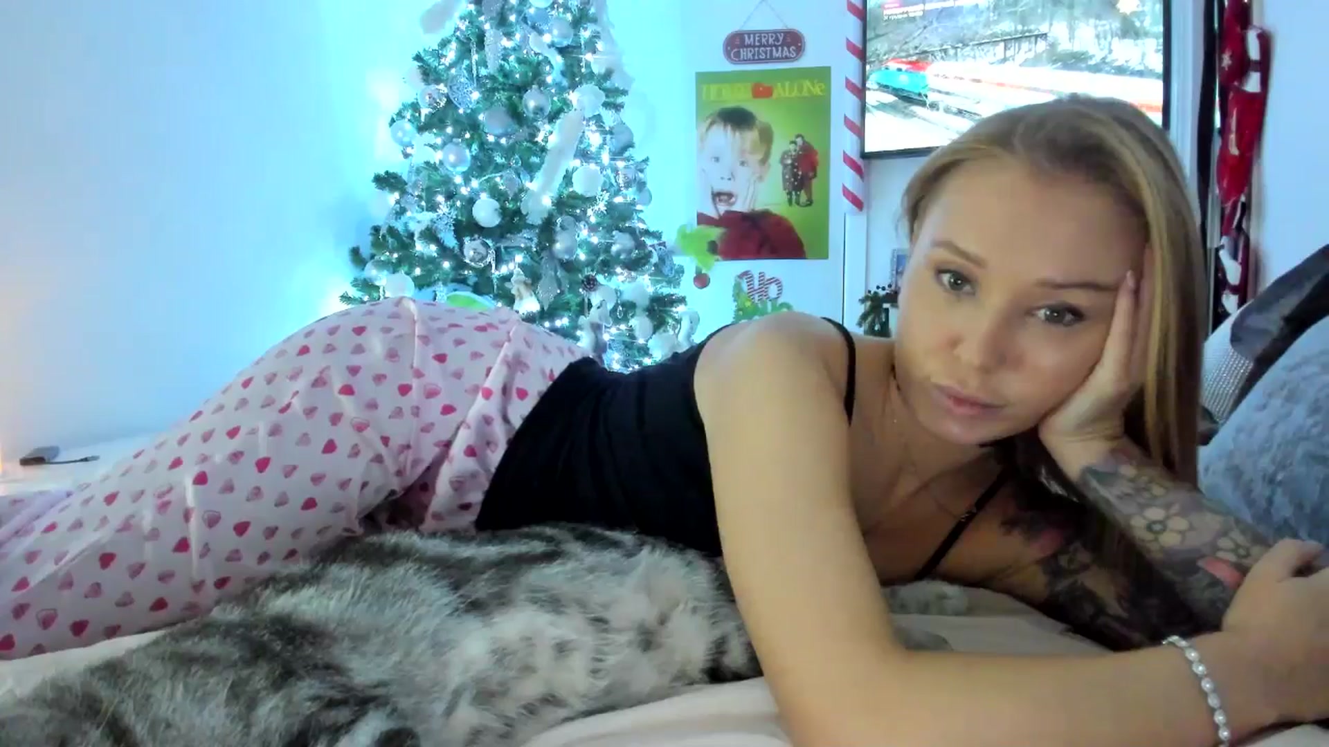 Gallery image thumbnail from AAA_Yas's myfreecams stream on, 12/28/2024, 20:31 image 13 of 20