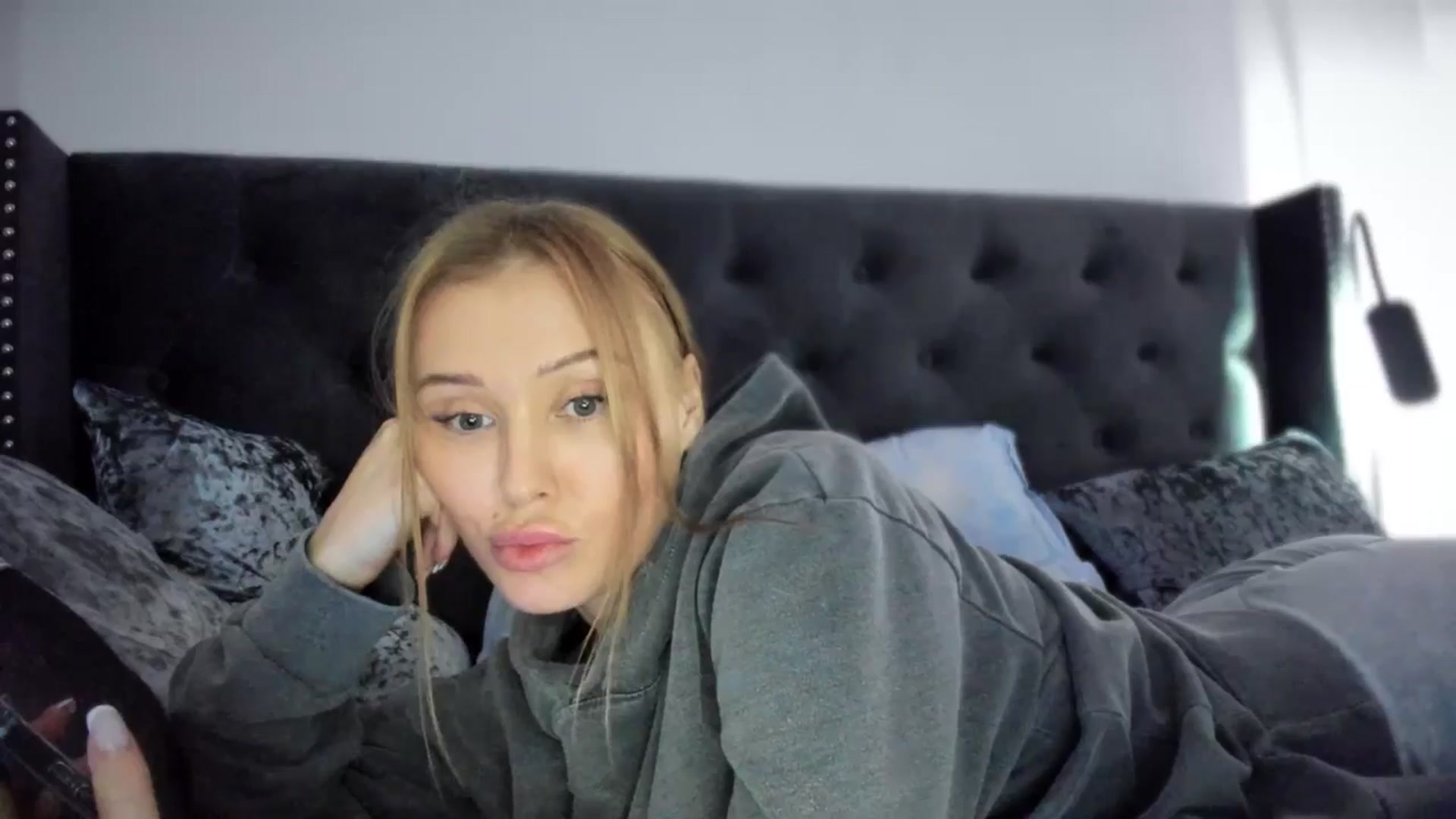 Gallery image thumbnail from AAA_Yas's myfreecams stream on, 01/18/2025, 23:18 image 16 of 20