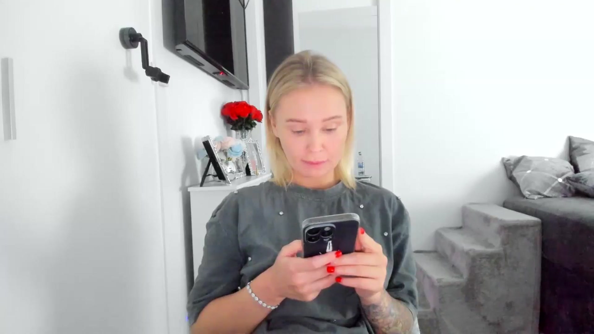 Gallery image thumbnail from AAA_Yas's myfreecams stream on, 03/24/2025, 19:23 image 19 of 20