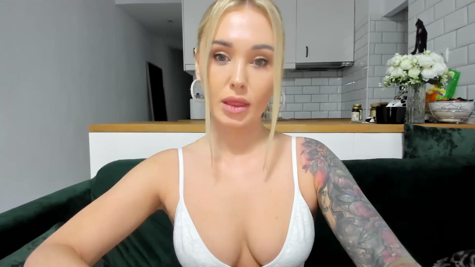 Gallery image thumbnail from AAA_Yas's myfreecams stream on, 04/04/2025, 18:10 image 16 of 20