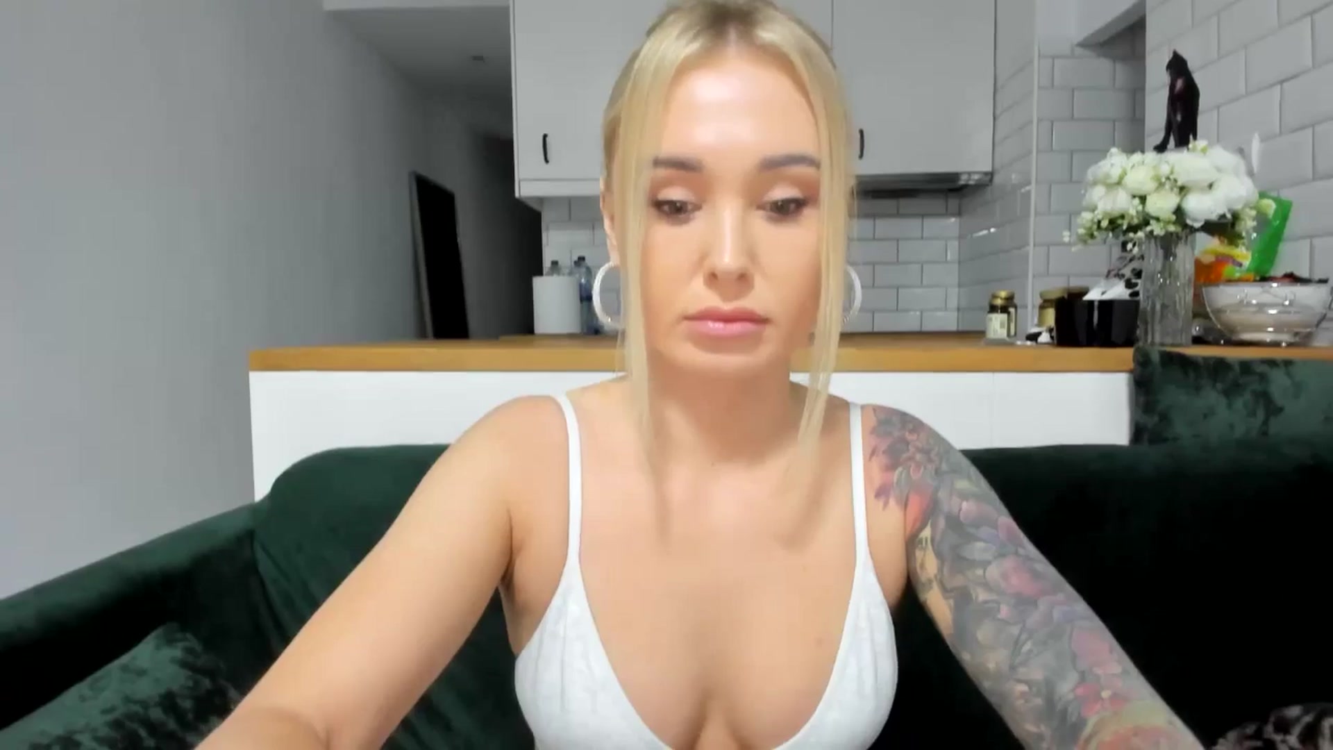 Gallery image thumbnail from AAA_Yas's myfreecams stream on, 04/04/2025, 18:10 image 20 of 20