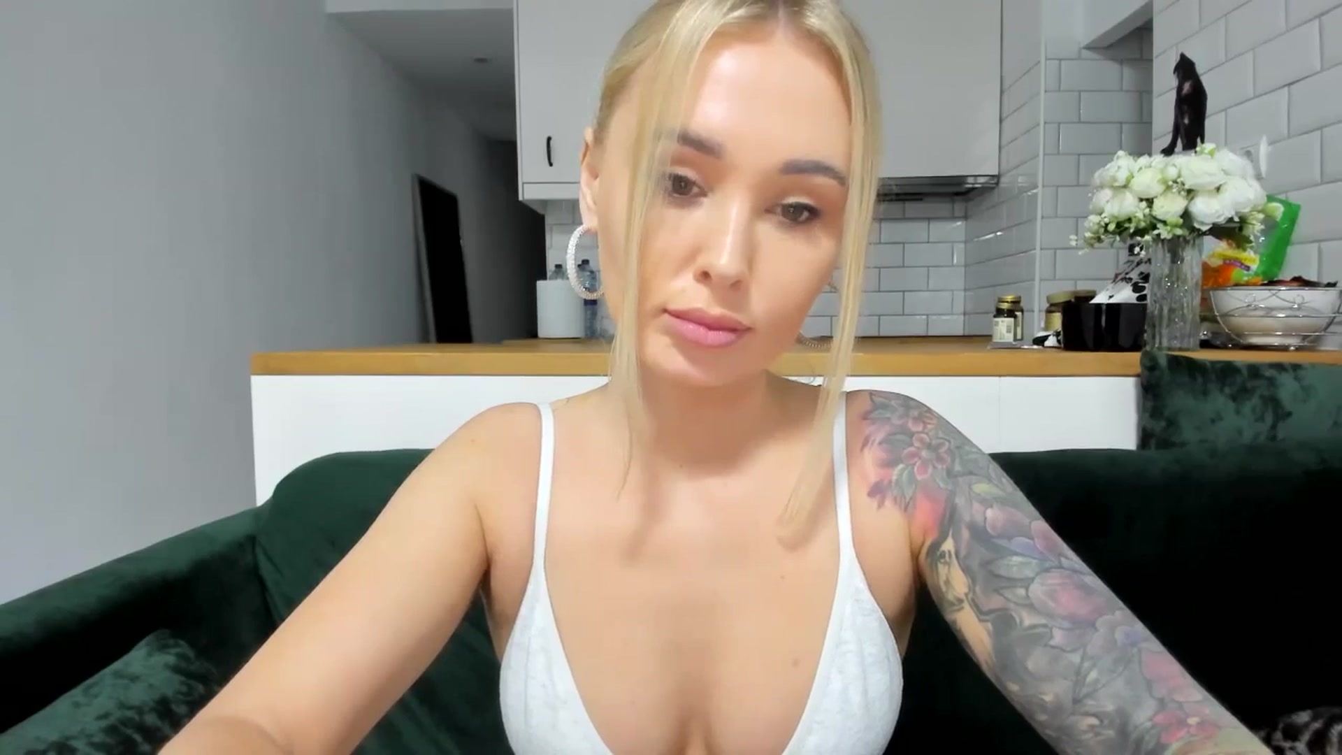 Gallery image thumbnail from AAA_Yas's myfreecams stream on, 04/04/2025, 18:10 image 9 of 20