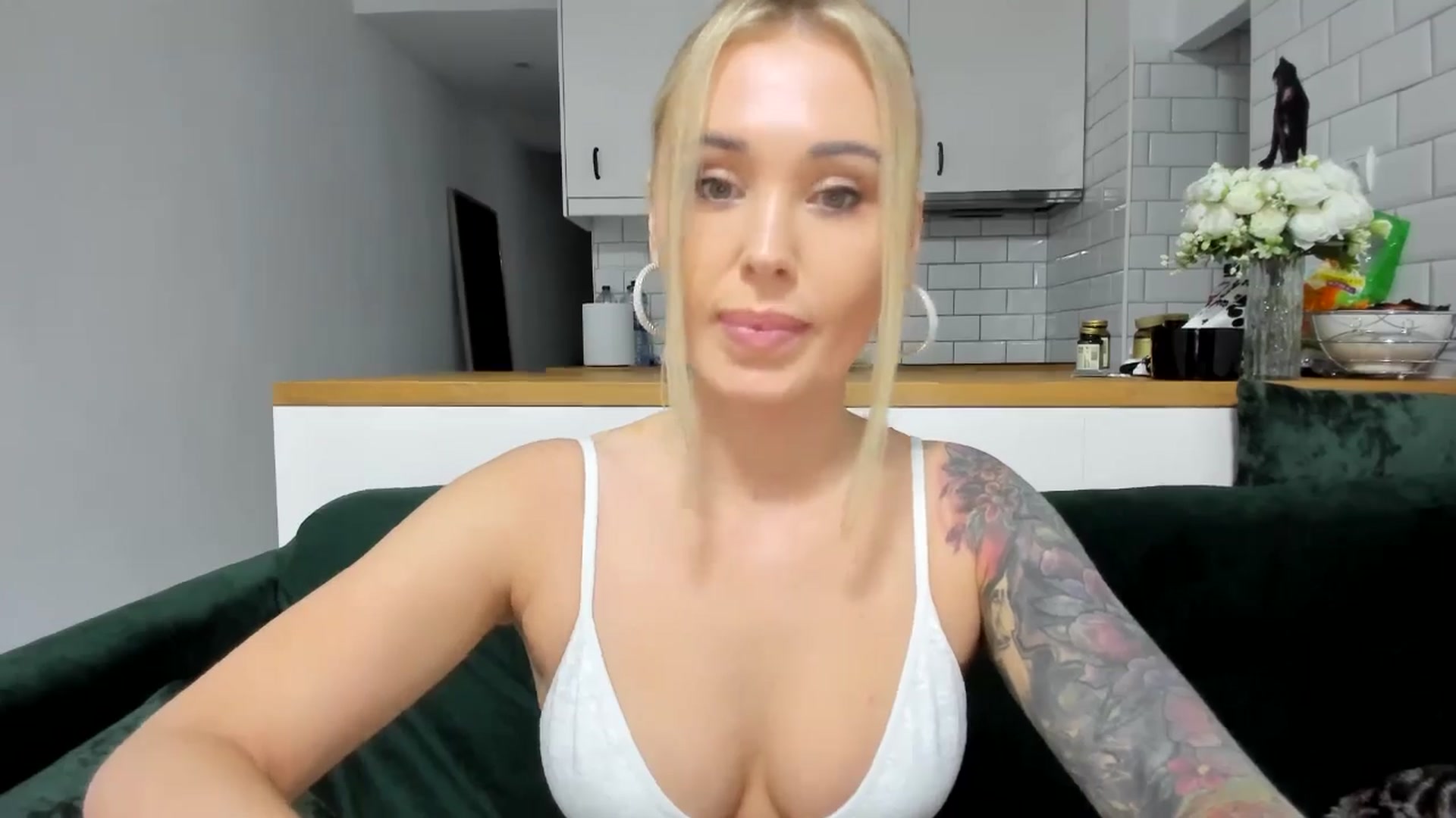 Gallery image thumbnail from AAA_Yas's myfreecams stream on, 04/04/2025, 18:10 image 7 of 20