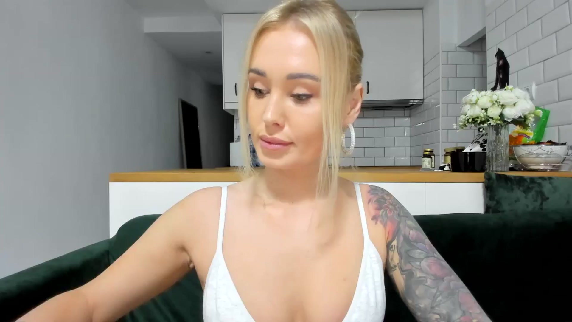 Gallery image thumbnail from AAA_Yas's myfreecams stream on, 04/04/2025, 18:10 image 1 of 20