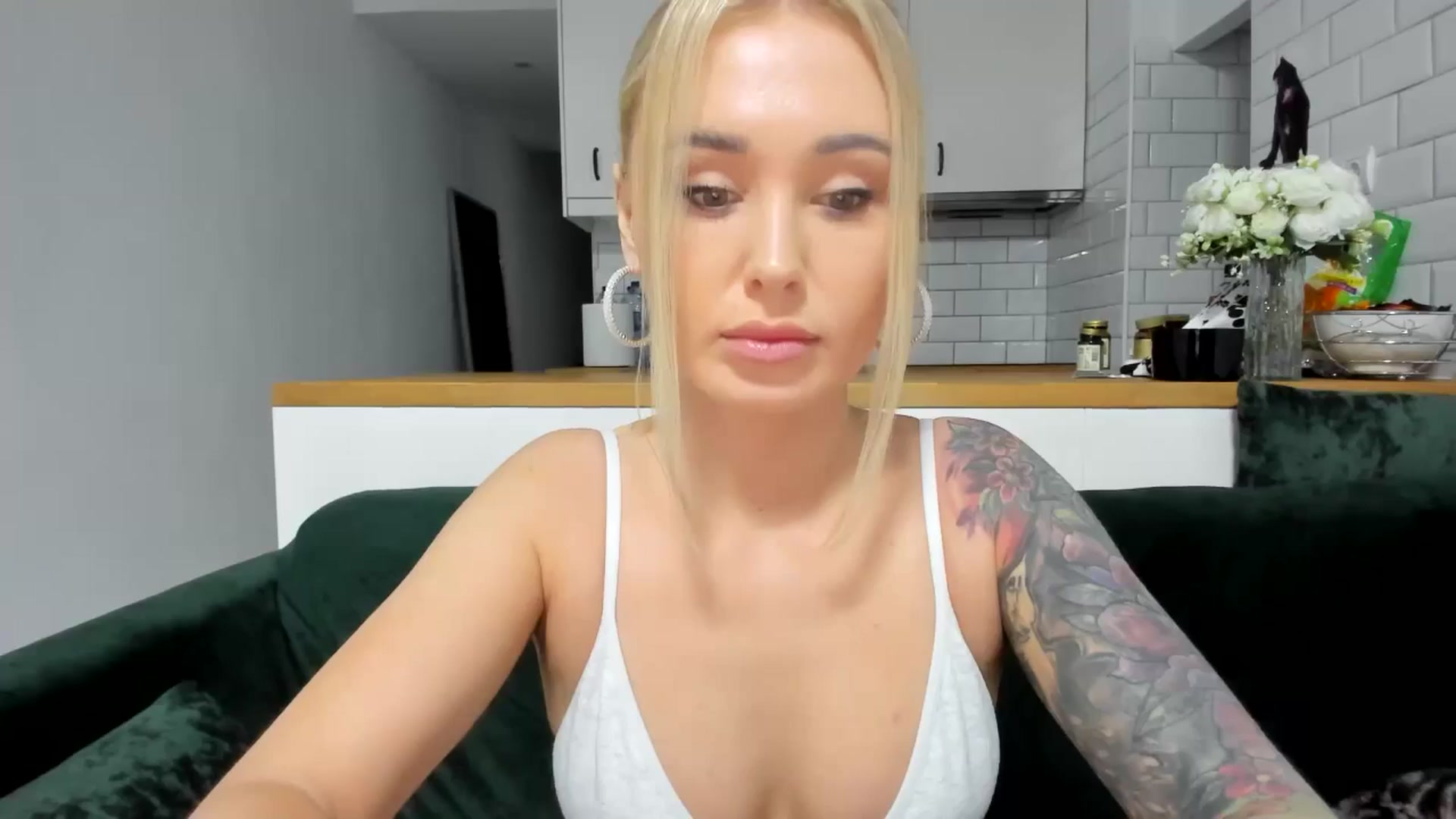 Gallery image thumbnail from AAA_Yas's myfreecams stream on, 04/04/2025, 18:10 image 19 of 20