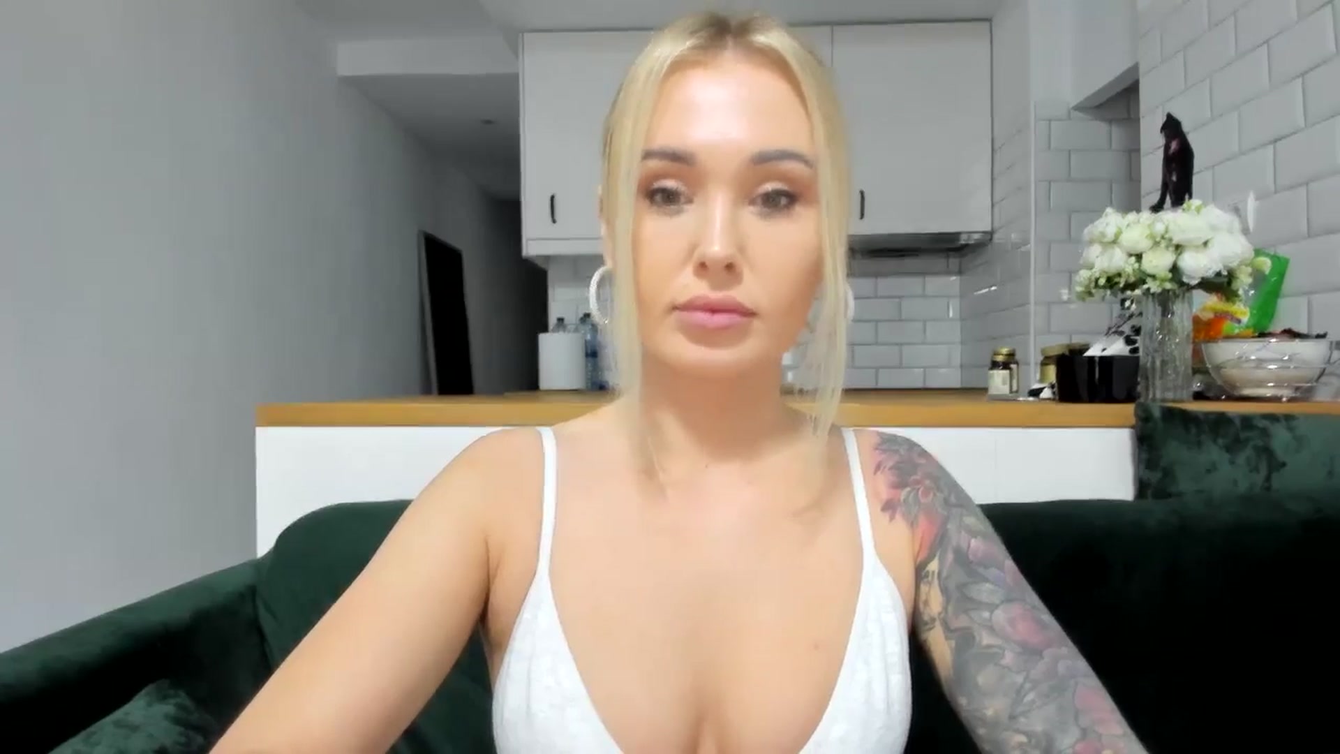 Gallery image thumbnail from AAA_Yas's myfreecams stream on, 04/04/2025, 18:10 image 2 of 20