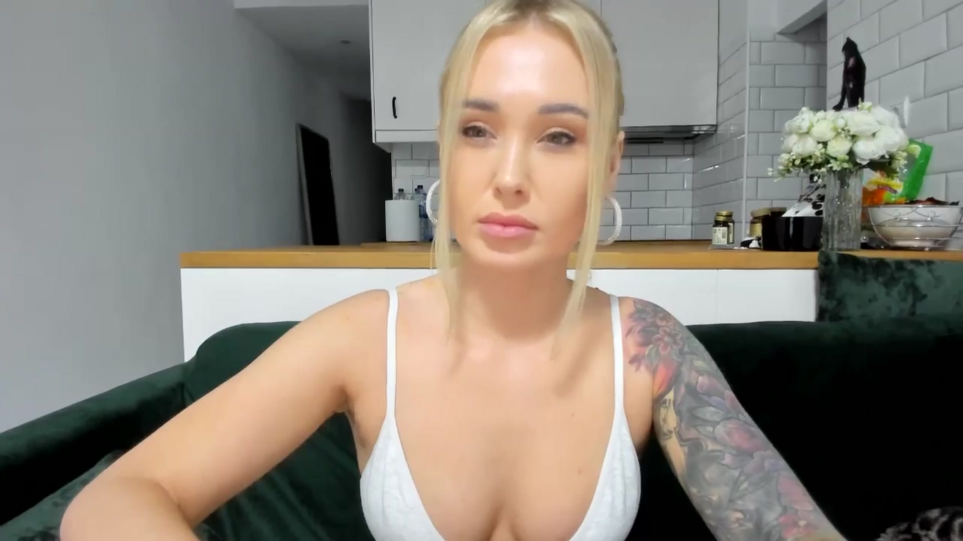 Gallery image thumbnail from AAA_Yas's myfreecams stream on, 04/04/2025, 18:10 image 12 of 20