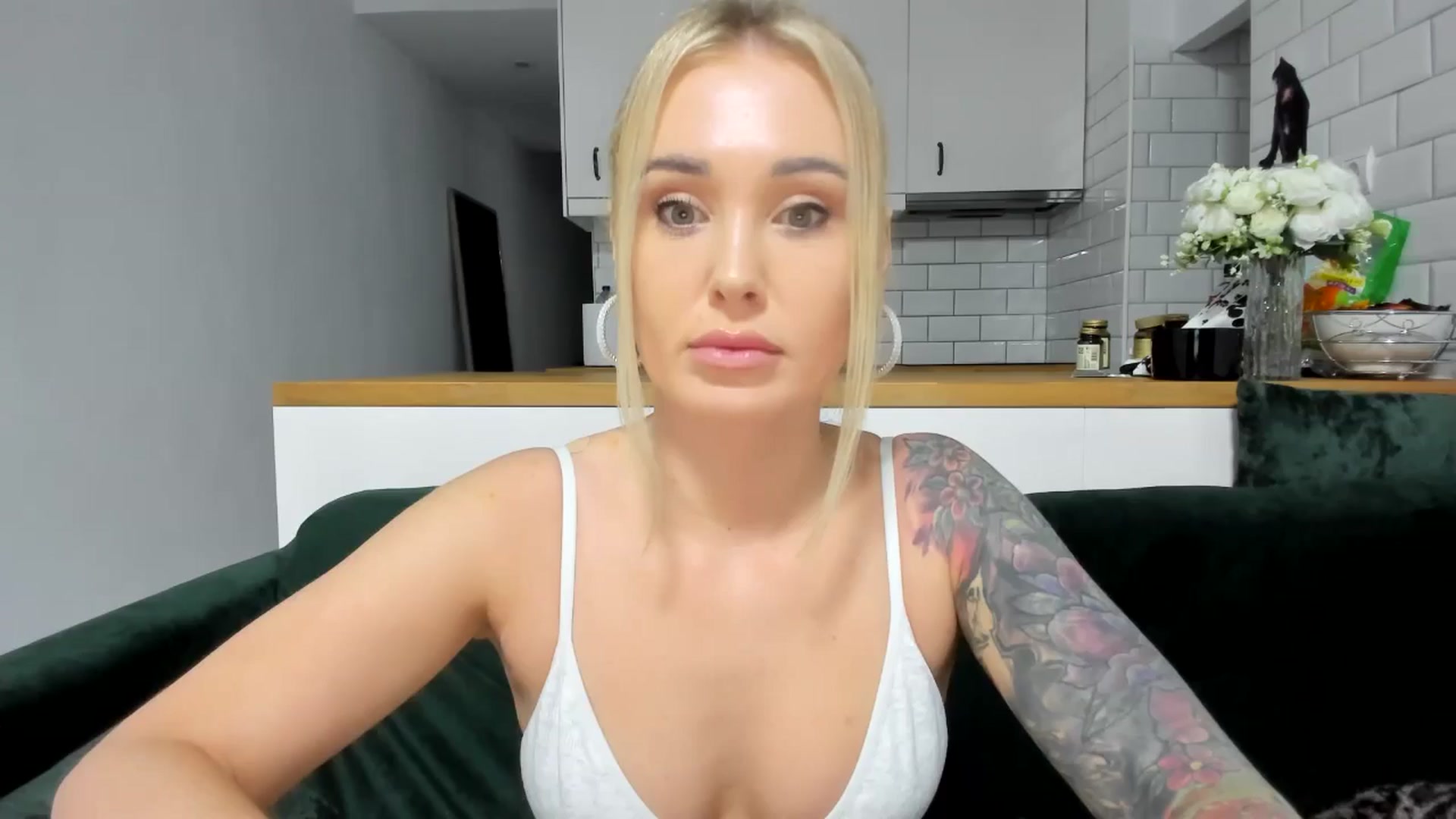 Gallery image thumbnail from AAA_Yas's myfreecams stream on, 04/04/2025, 18:28 image 15 of 20