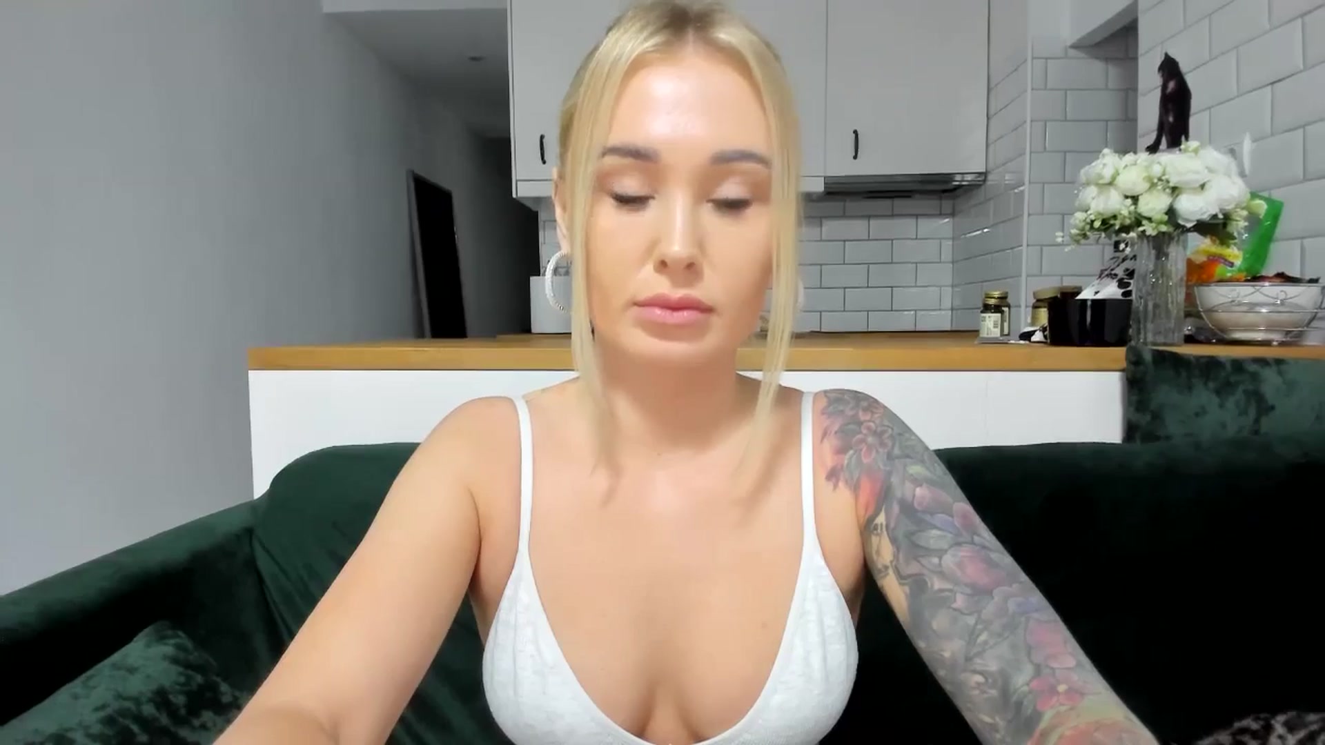 Gallery image thumbnail from AAA_Yas's myfreecams stream on, 04/04/2025, 18:28 image 14 of 20