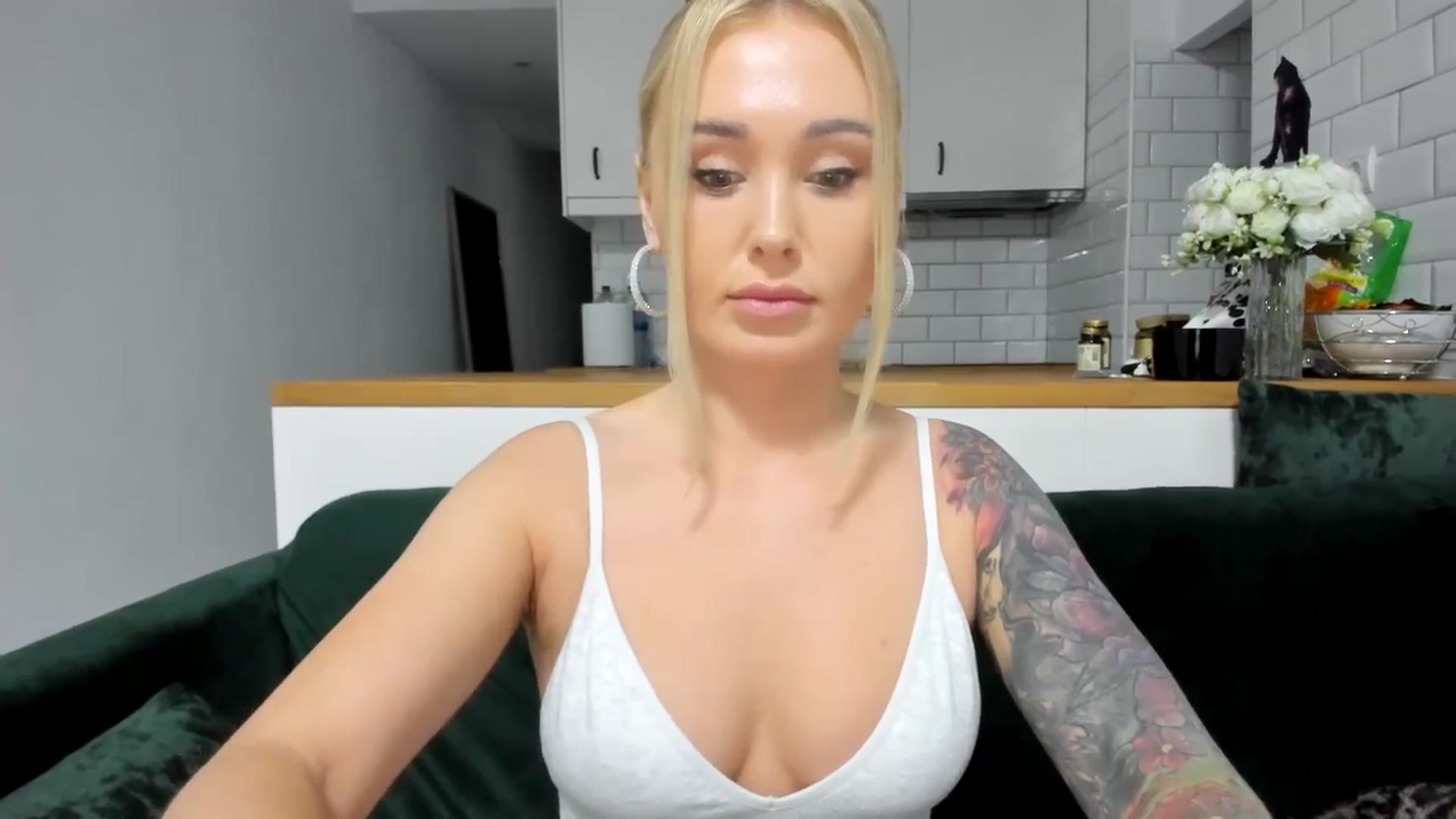 Gallery image thumbnail from AAA_Yas's myfreecams stream on, 04/04/2025, 18:28 image 4 of 20
