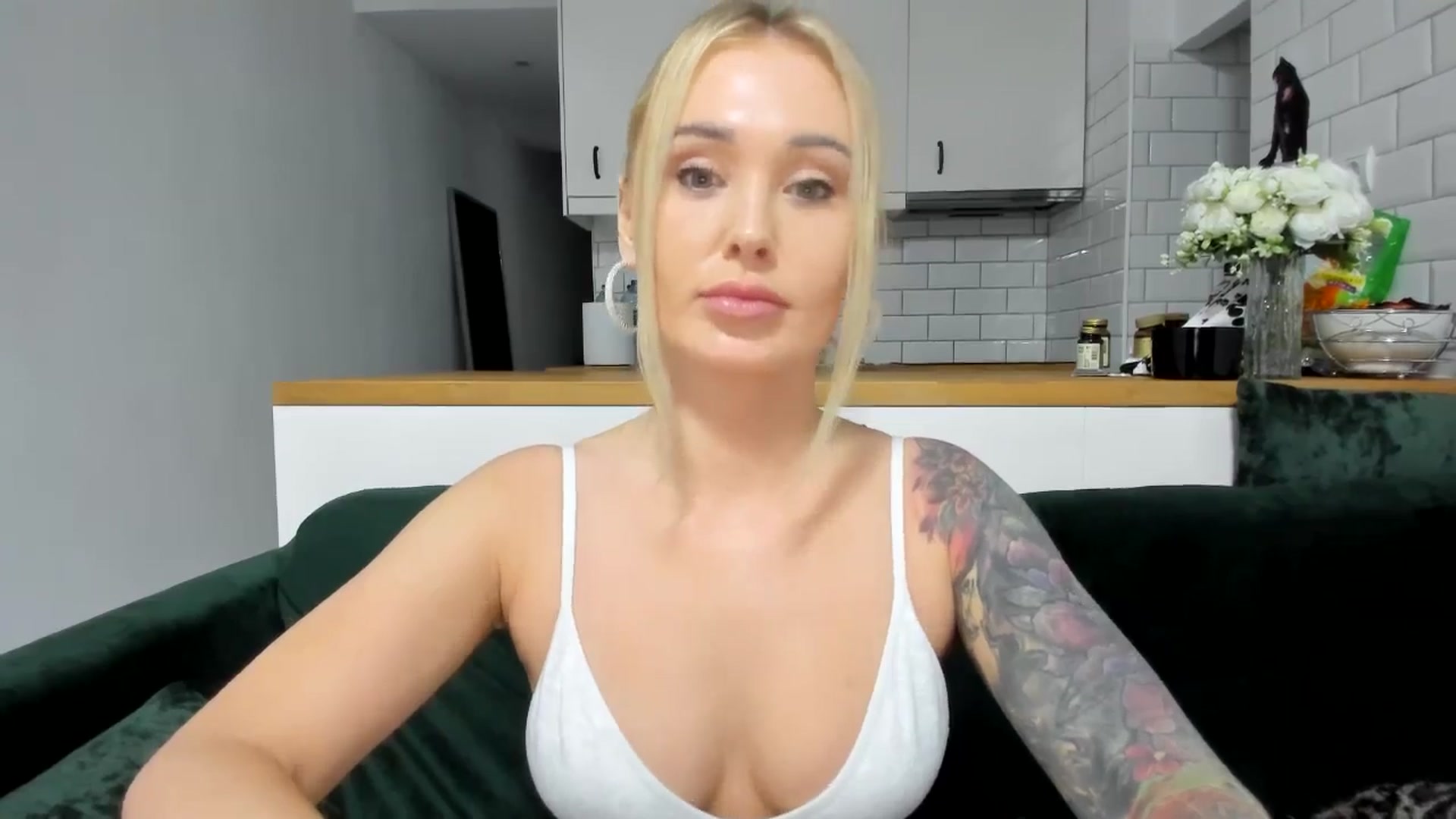 Gallery image thumbnail from AAA_Yas's myfreecams stream on, 04/04/2025, 18:28 image 13 of 20